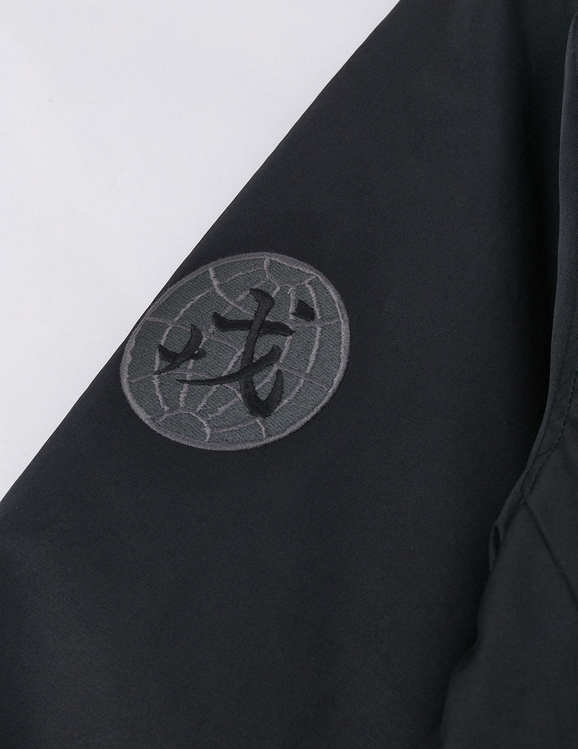 多重商标刺绣徽章常规版型夹棉飞行员外套