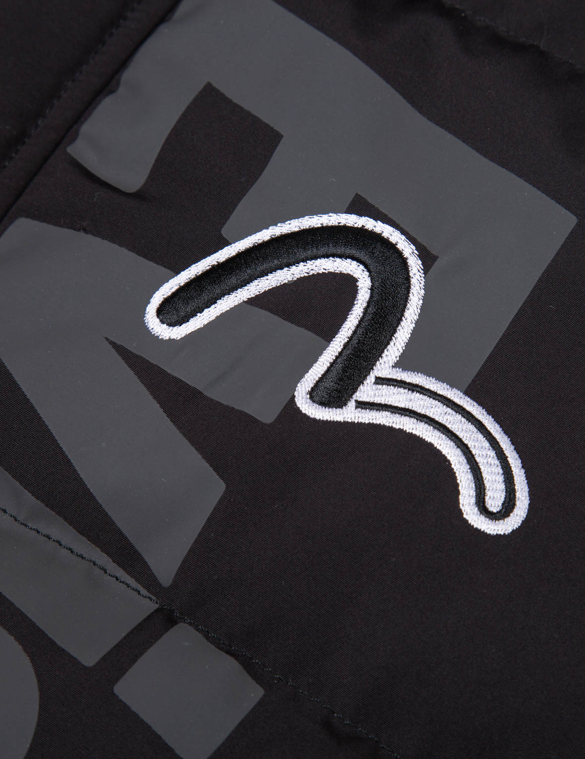 Logo印花拼接式羽绒大衣