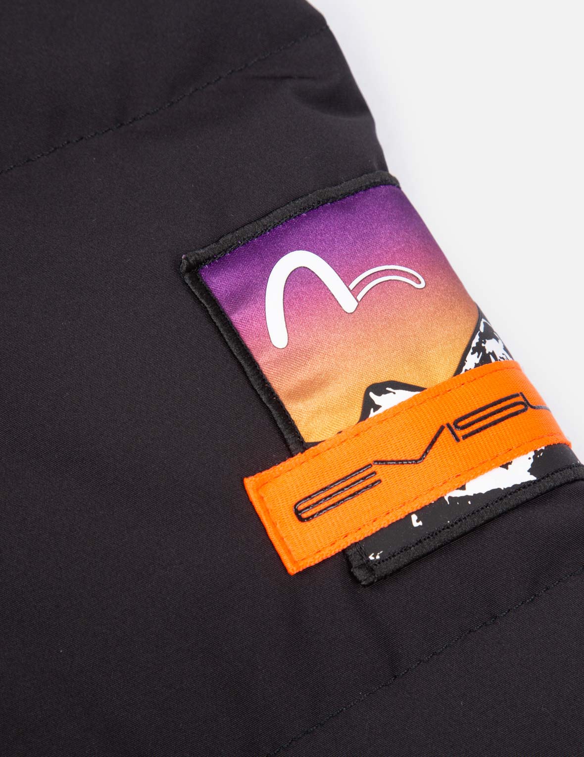 Logo印花拼接式羽绒大衣