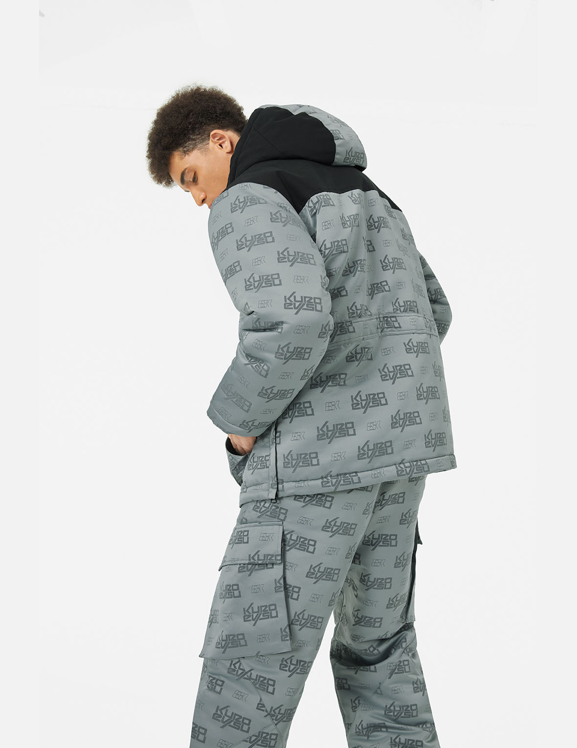 满地商标提花超宽版套头连帽夹棉外套