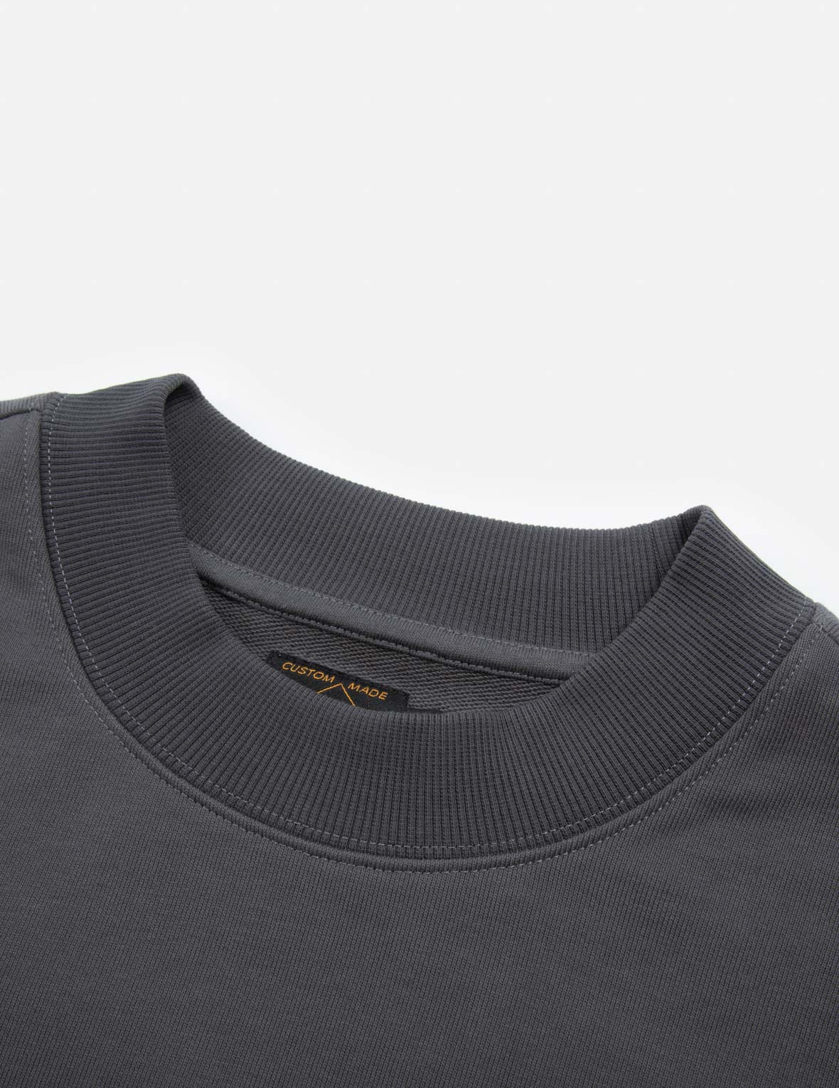 多口袋宽版卫衣