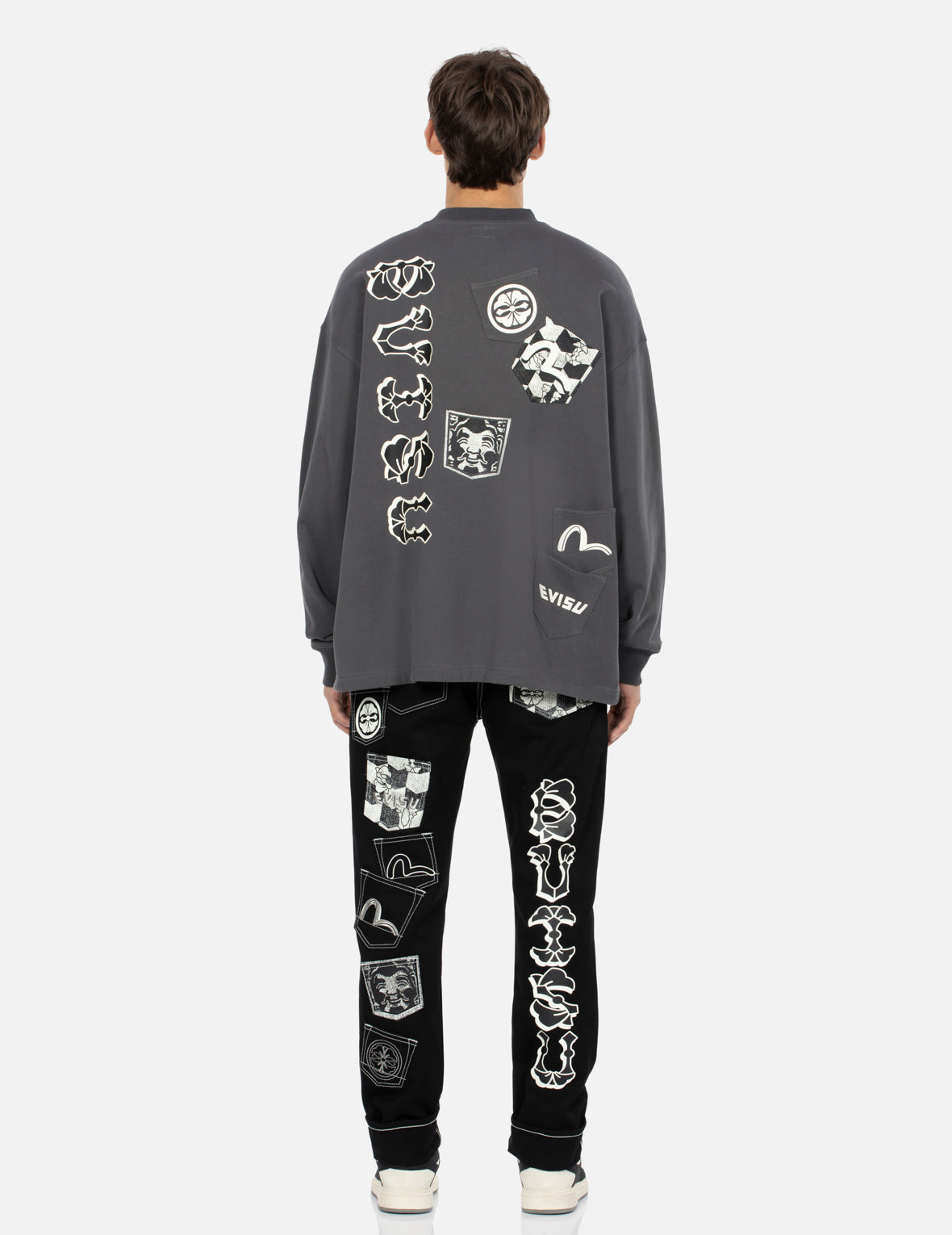 多口袋宽版卫衣