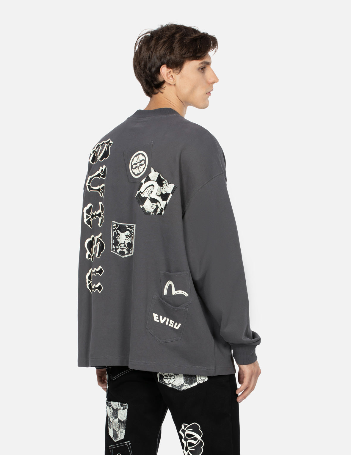 多口袋宽版卫衣