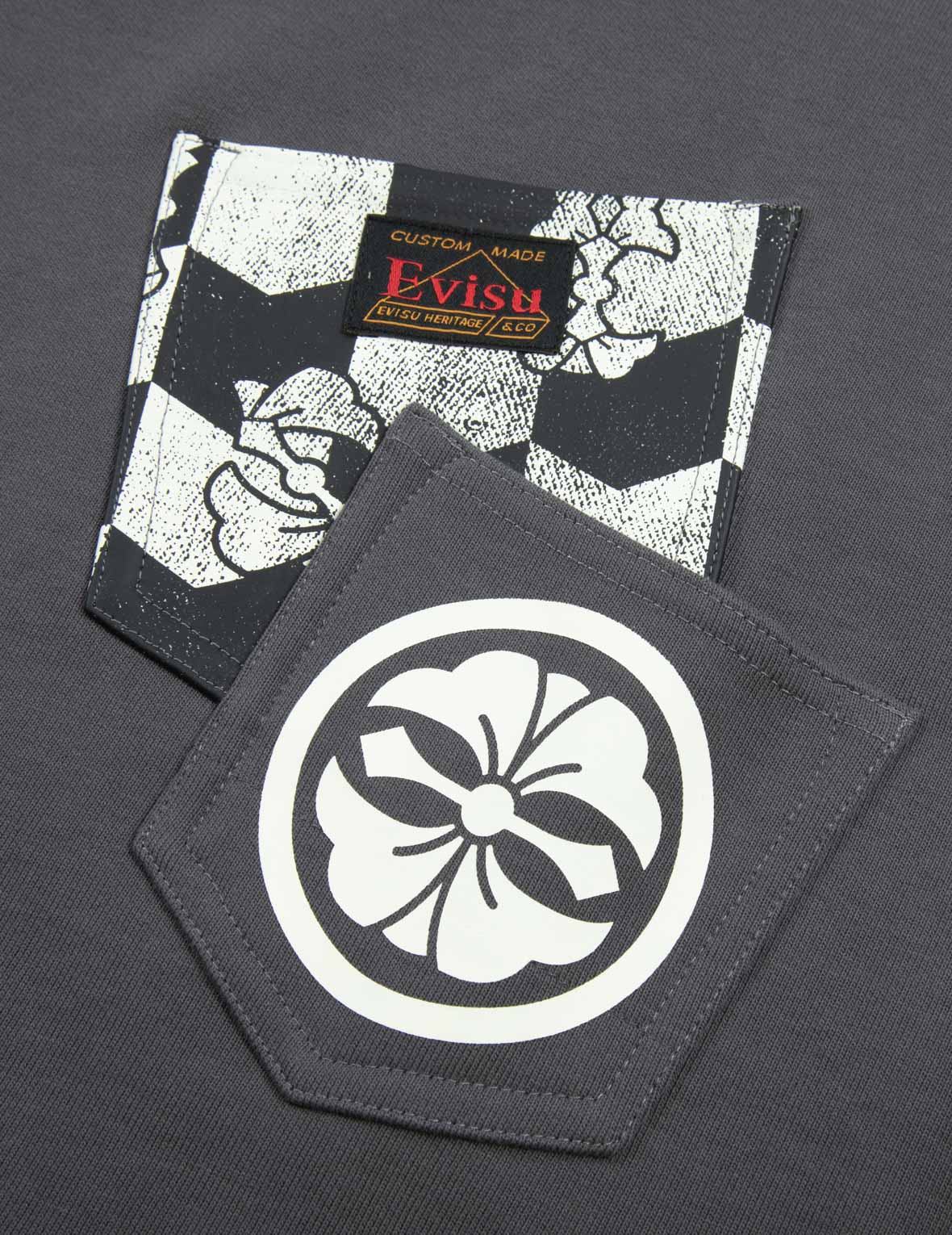 多口袋宽版卫衣