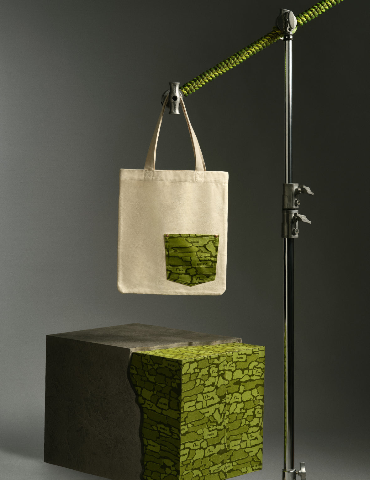 石垣迷彩大M嵌条修身牛仔裤 #2010