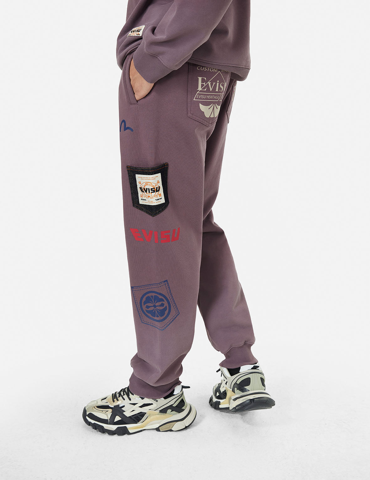 Washed Multi-pocket and Logos Print Straight Fit Sweatpants