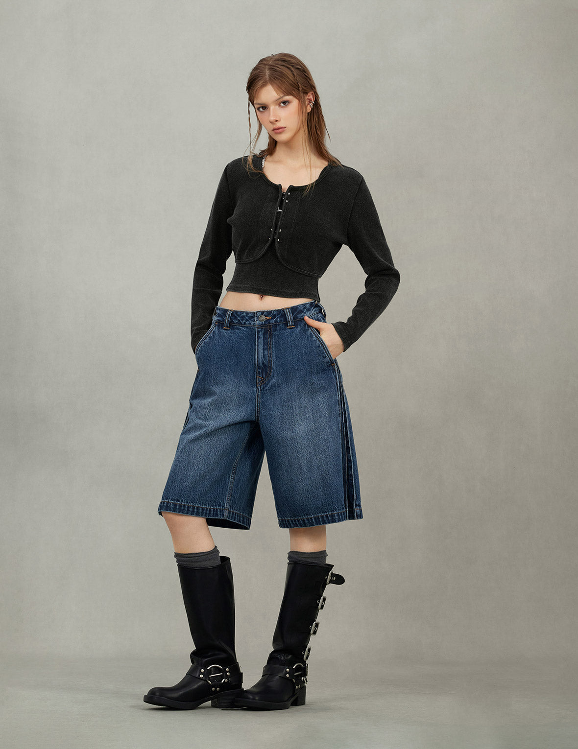 Seagull Embossed Fashion Fit Pleated Denim Shorts