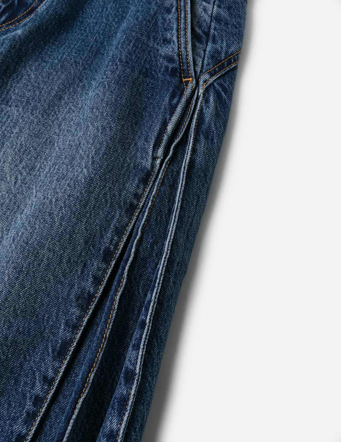 Seagull Embossed Fashion Fit Pleated Denim Shorts