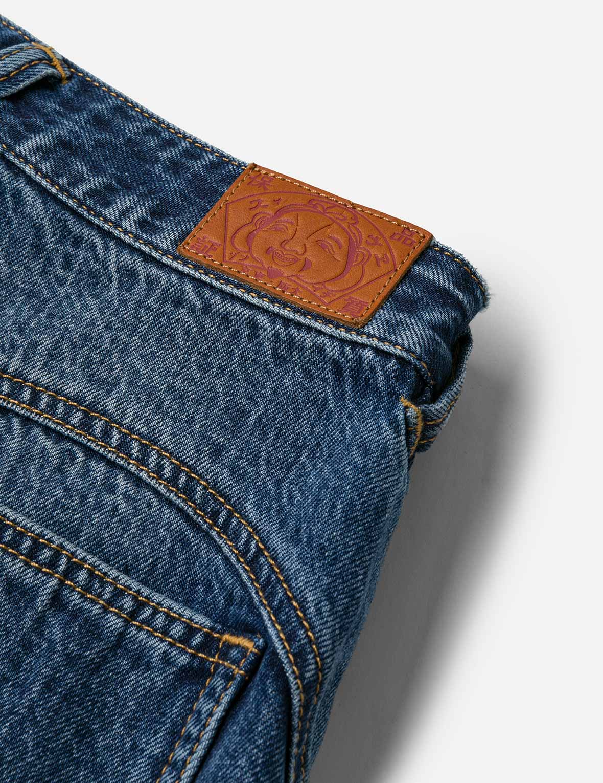 Seagull Embossed Fashion Fit Pleated Denim Shorts