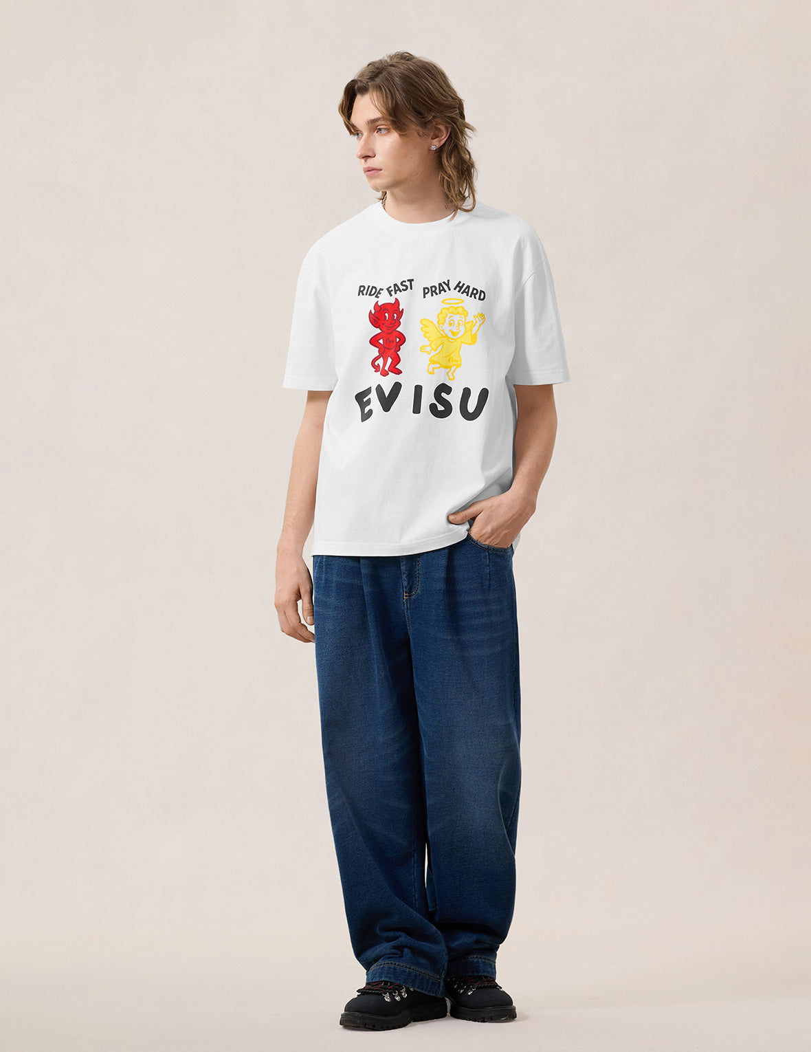 EVISU“Ride Fast Pray Hard”主题T恤