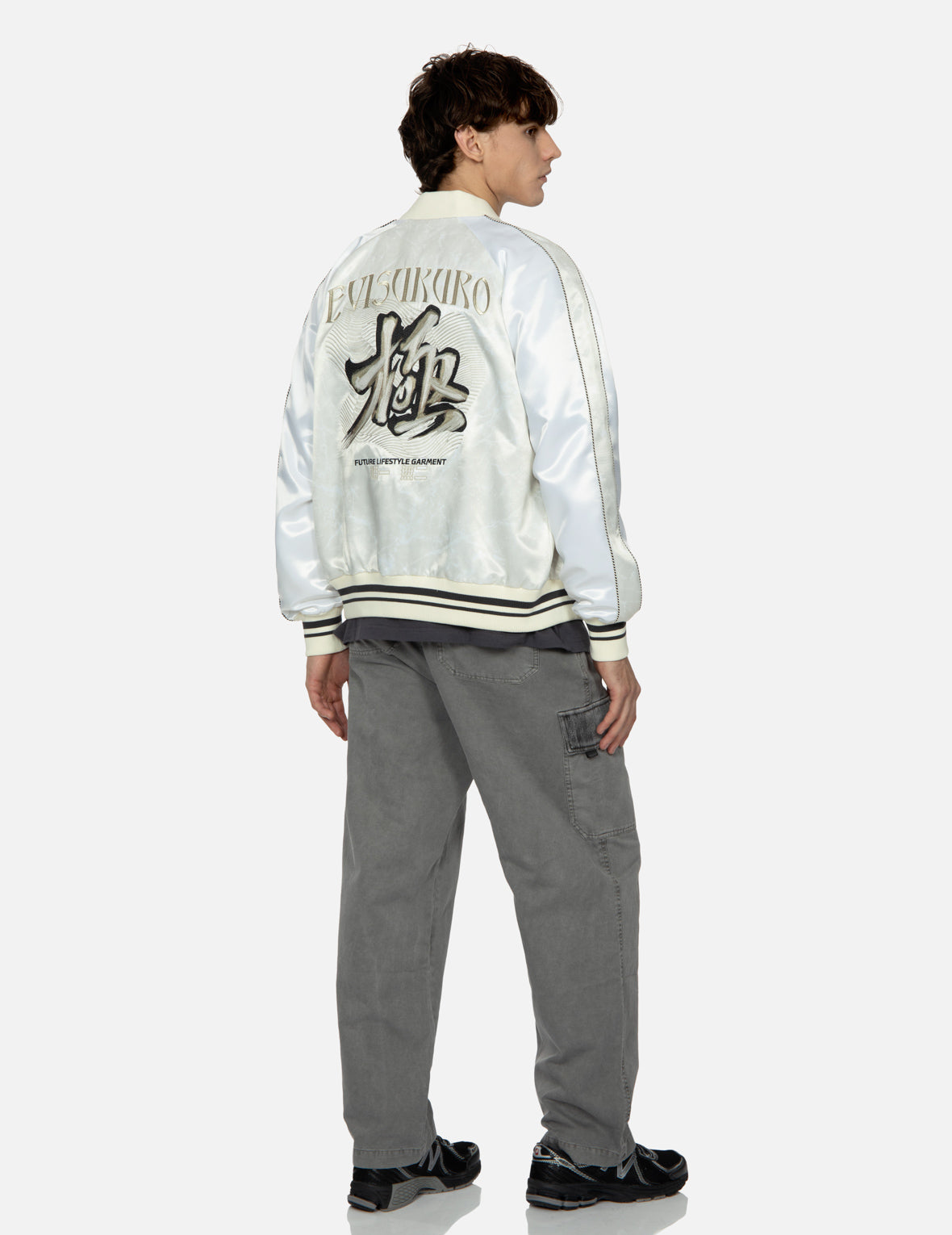 立体手扫笔触刺绣常规版型横须贺外套