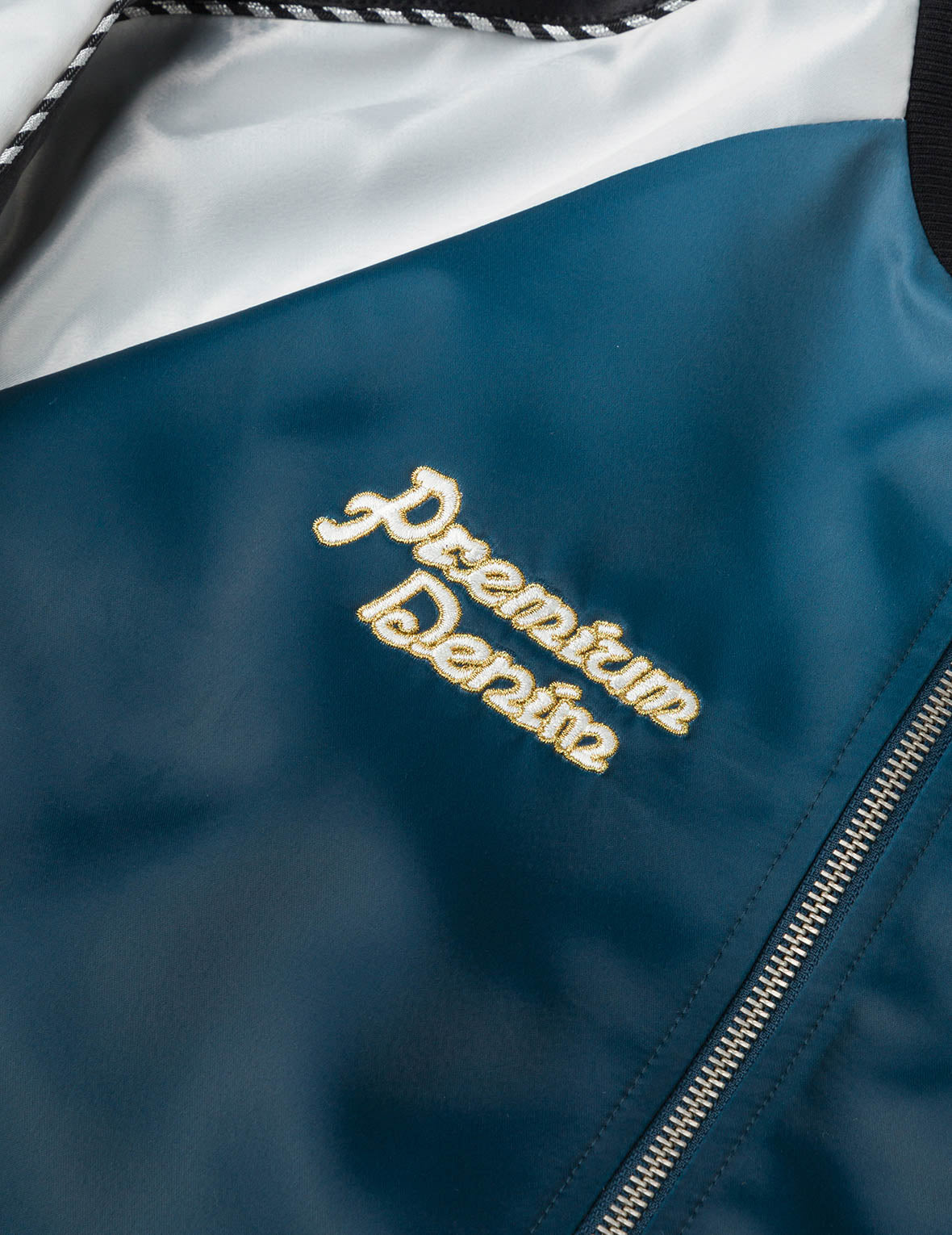 神兽白泽刺绣常规版型横须贺外套