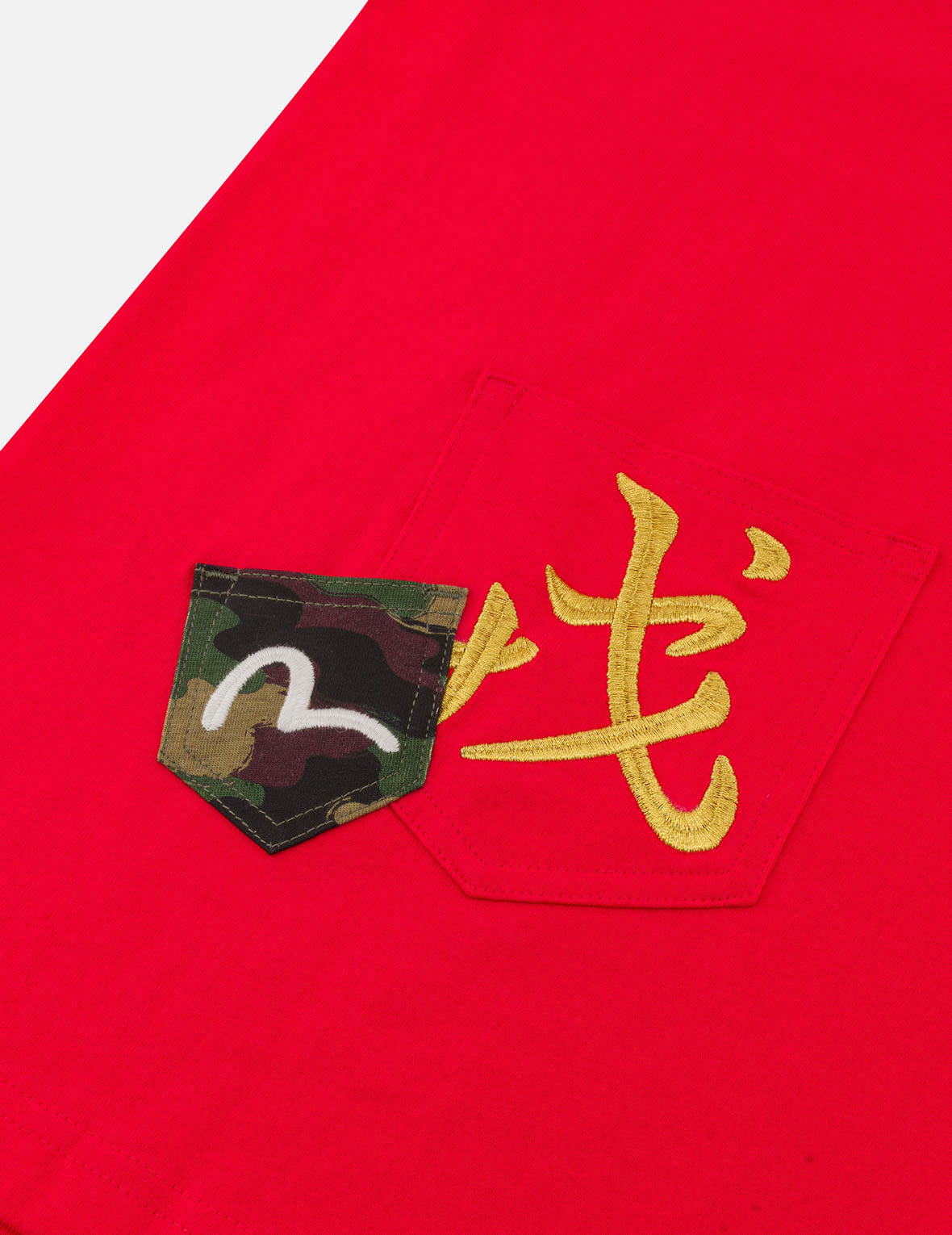 多重刺绣和多口袋宽版休闲T恤