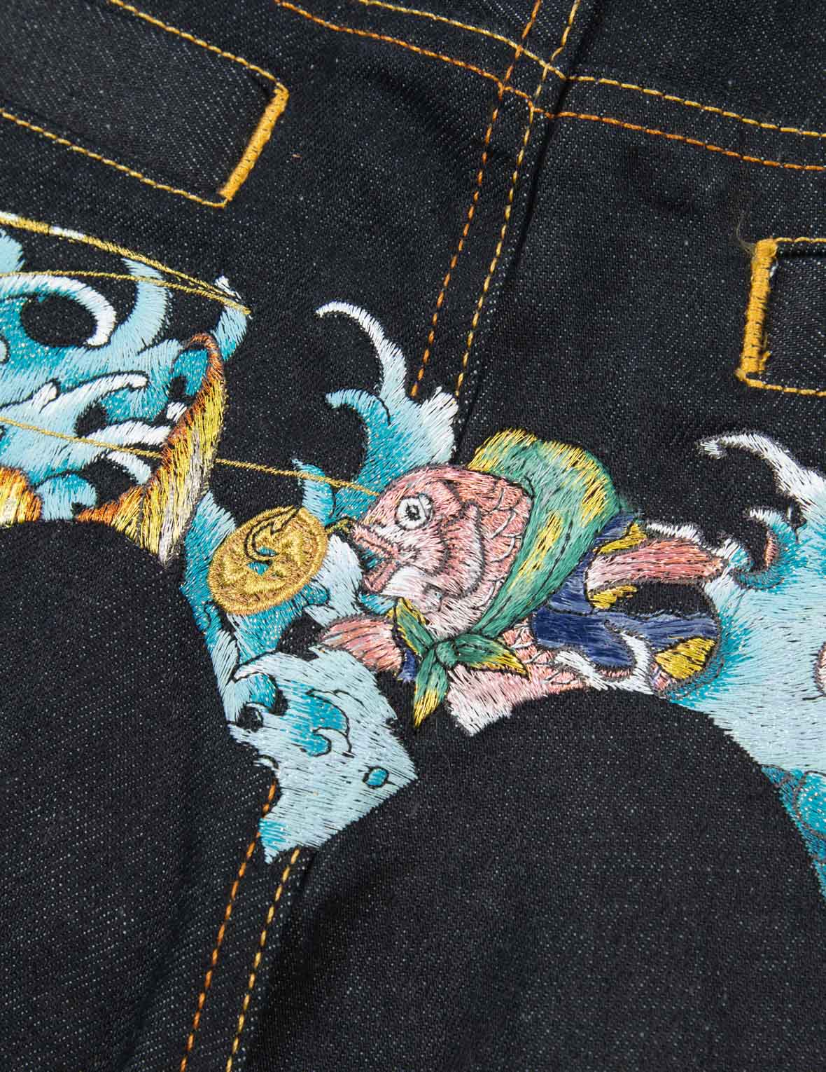 “The God of Fortune Riding Waves” Daicock Embroidery Carrot-Fit Jeans #2017