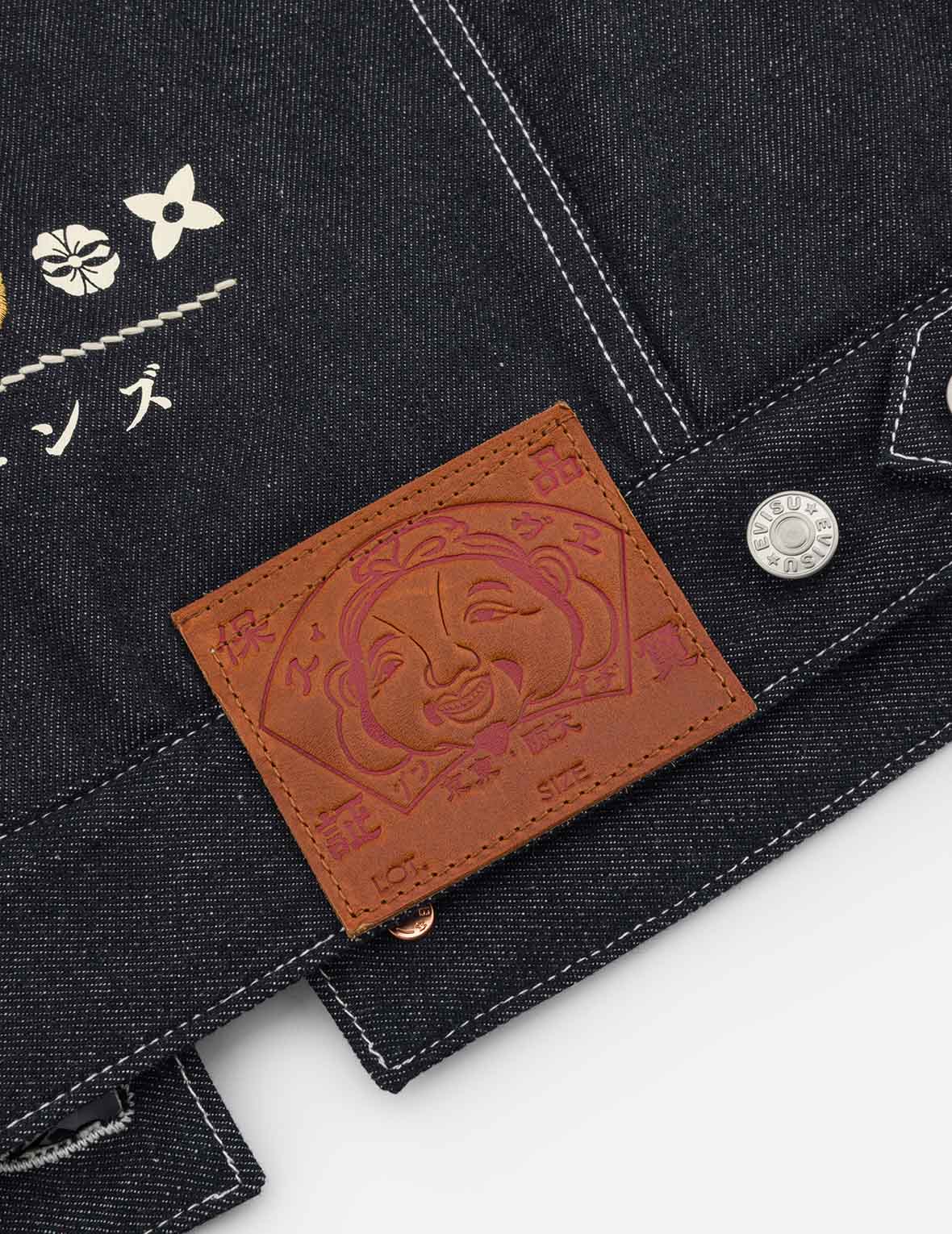 明线刺绣和大M嵌条宽版休闲牛仔外套
