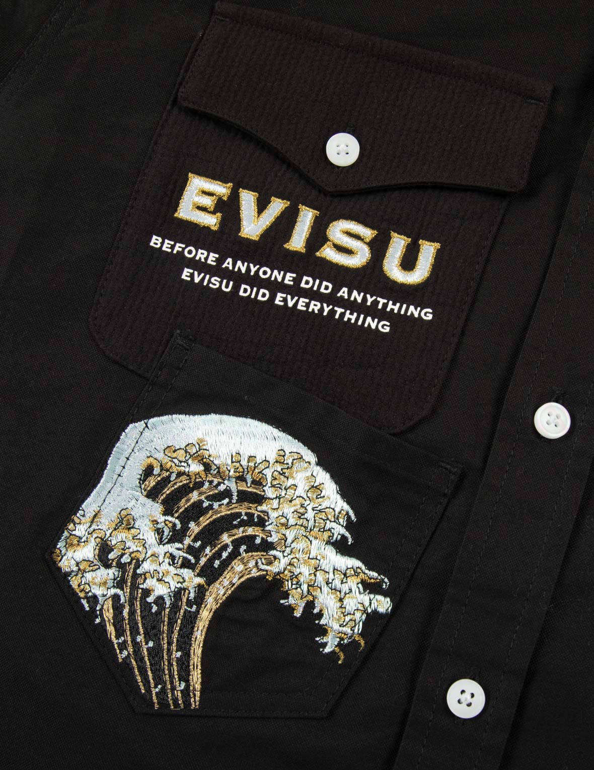 多口袋和商标贴布刺绣宽版休闲衬衣