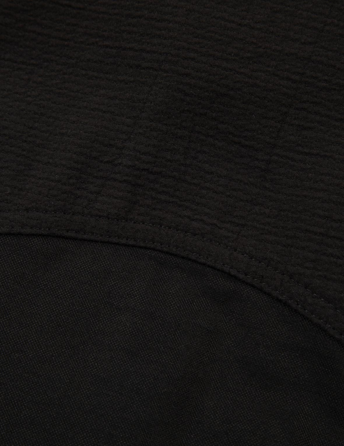 多口袋和商标贴布刺绣宽版休闲衬衣