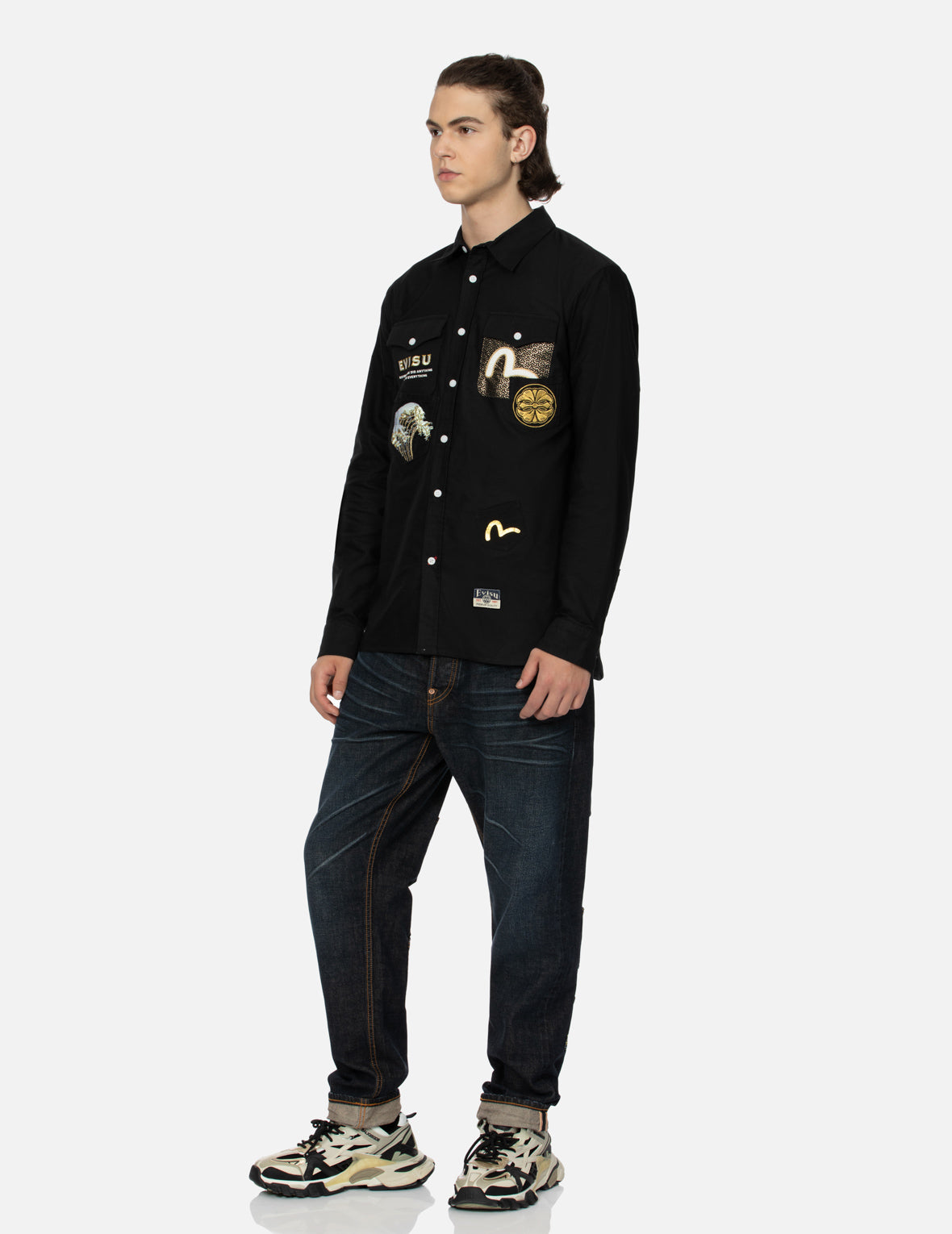 多口袋和商标贴布刺绣宽版休闲衬衣