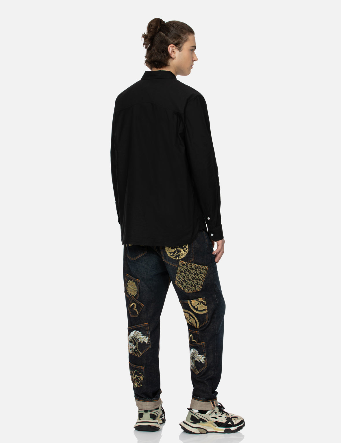 多口袋和商标贴布刺绣宽版休闲衬衣