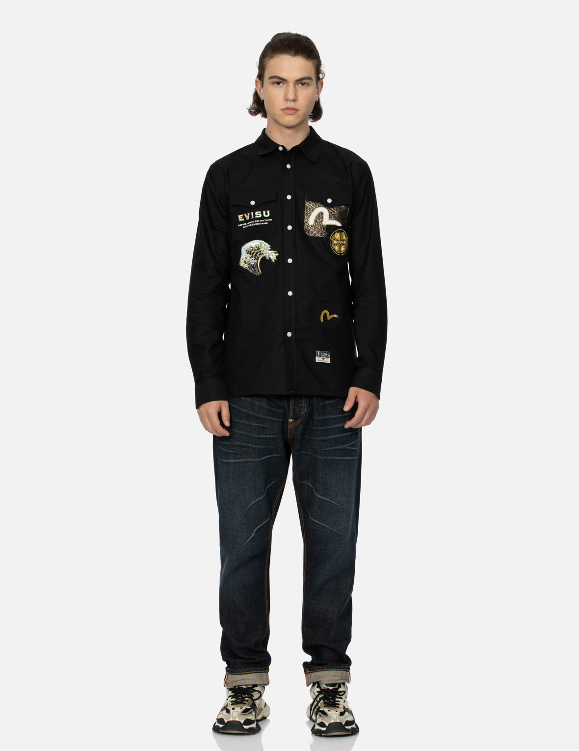 多口袋和商标贴布刺绣宽版休闲衬衣