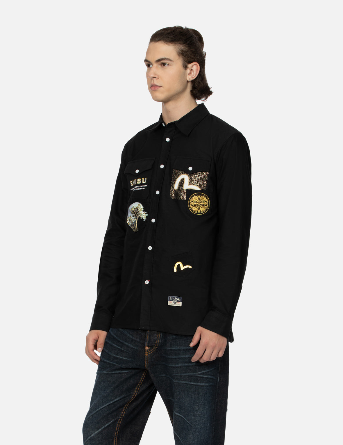 多口袋和商标贴布刺绣宽版休闲衬衣