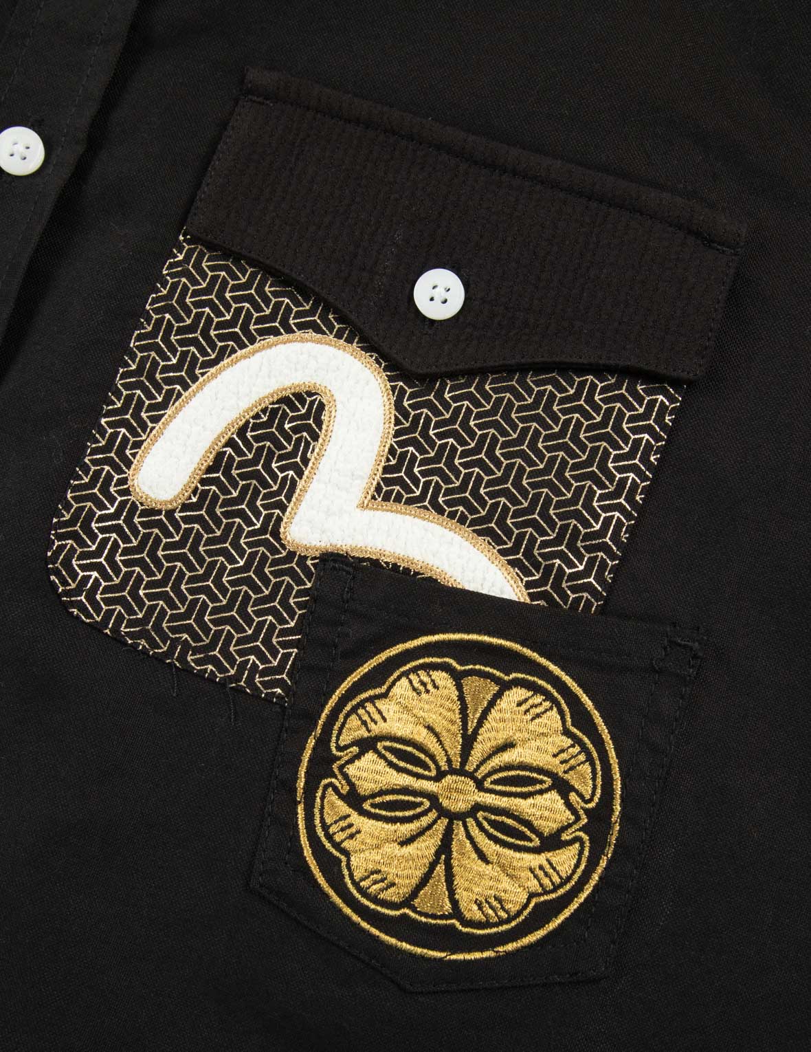 多口袋和商标贴布刺绣宽版休闲衬衣