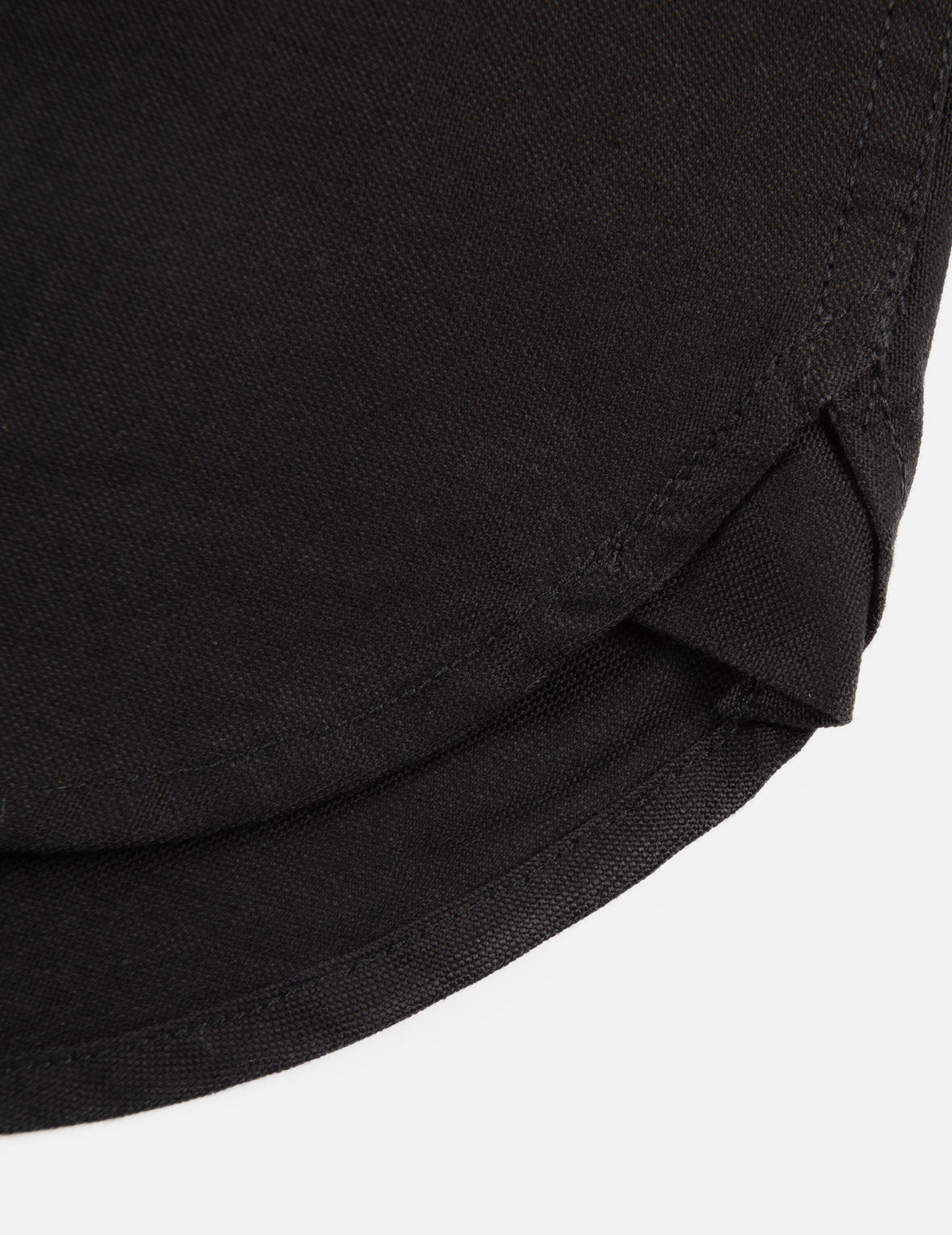 多口袋和商标贴布刺绣宽版休闲衬衣