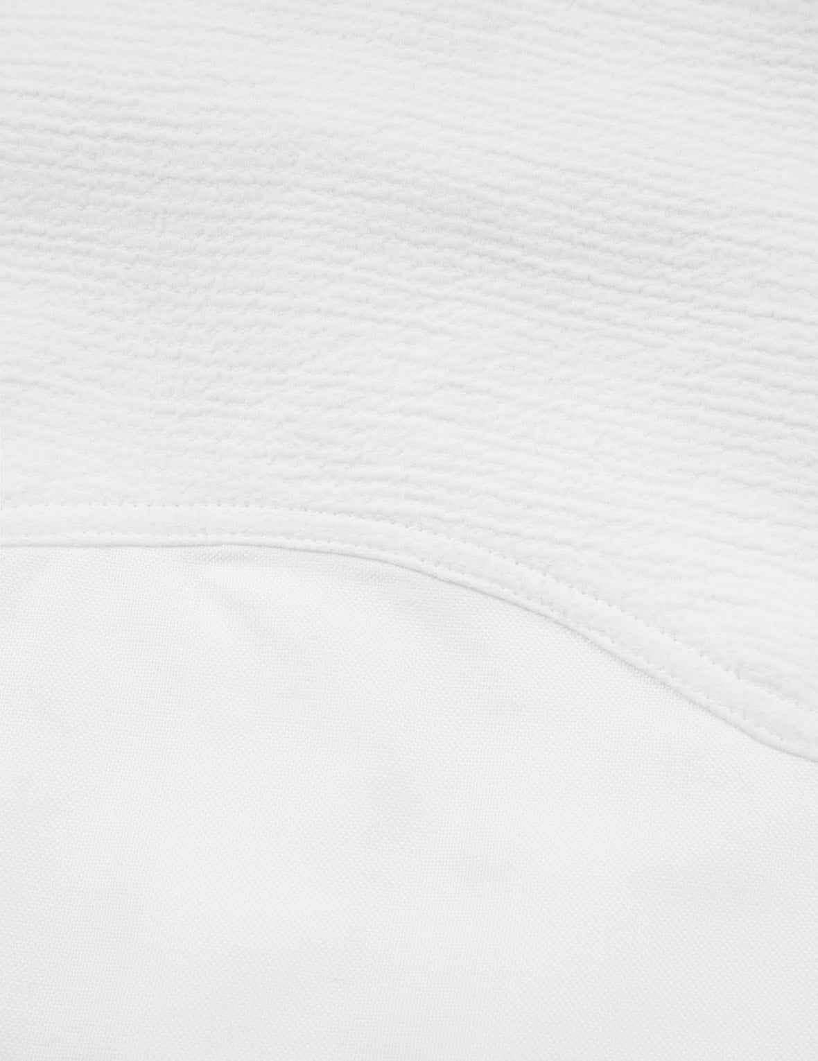 多口袋和商标贴布刺绣宽版休闲衬衣