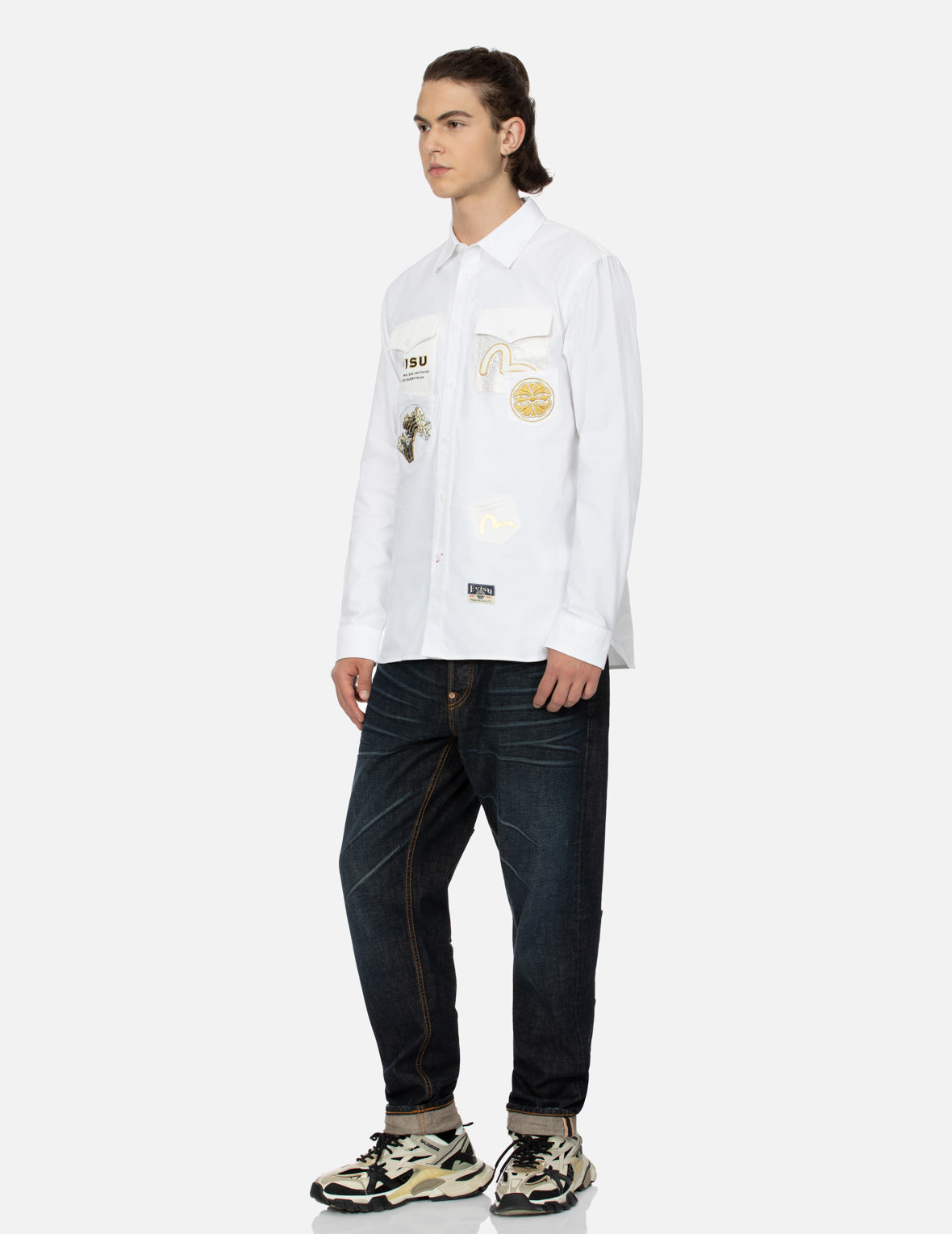 多口袋和商标贴布刺绣宽版休闲衬衣