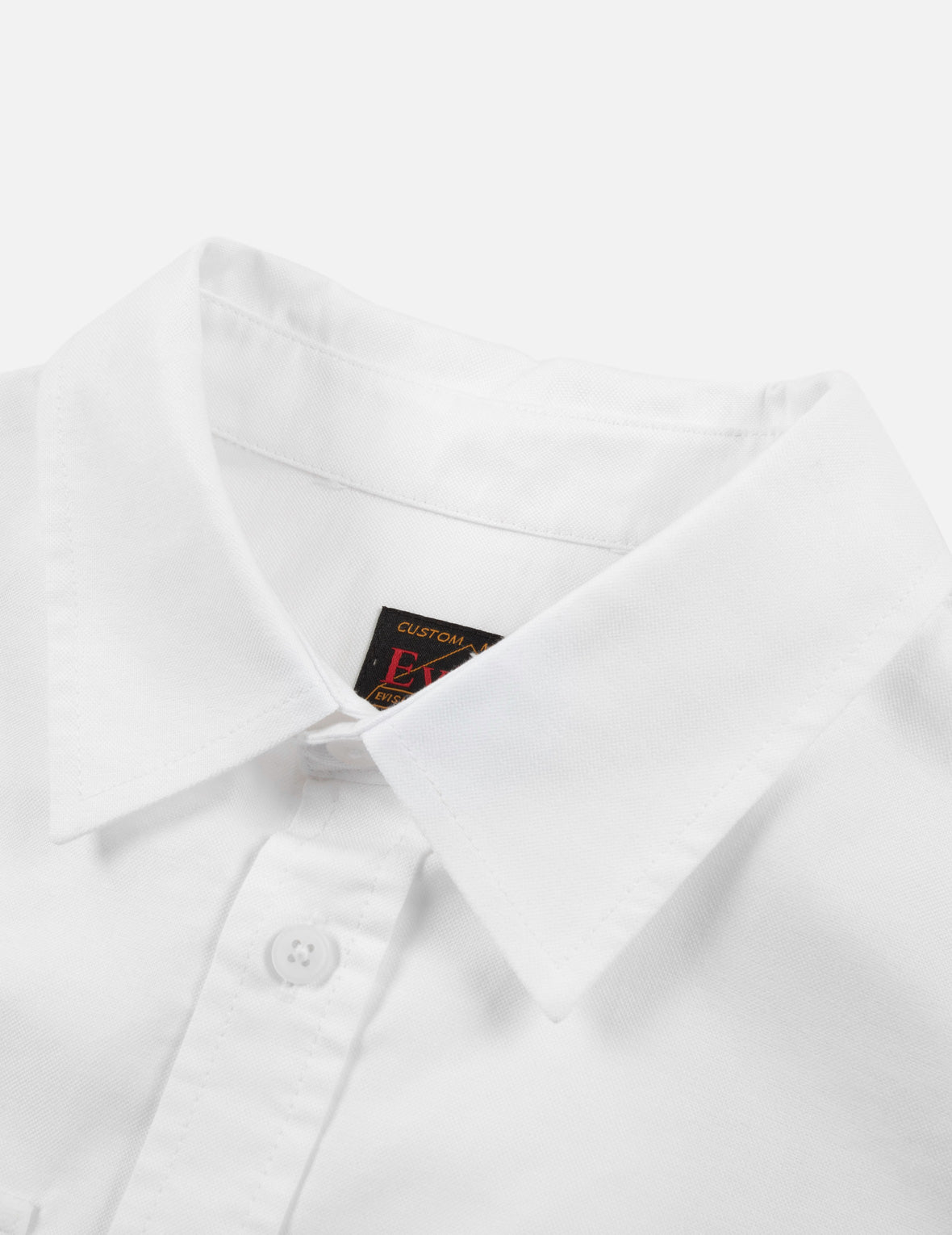 多口袋和商标贴布刺绣宽版休闲衬衣