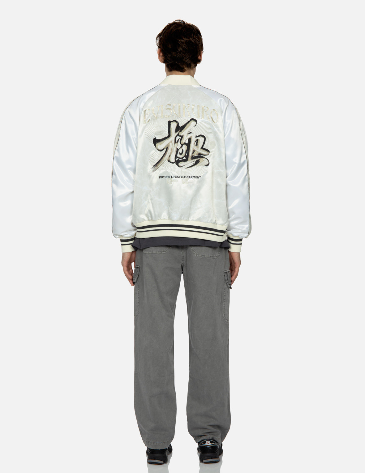 立体手扫笔触刺绣常规版型横须贺外套