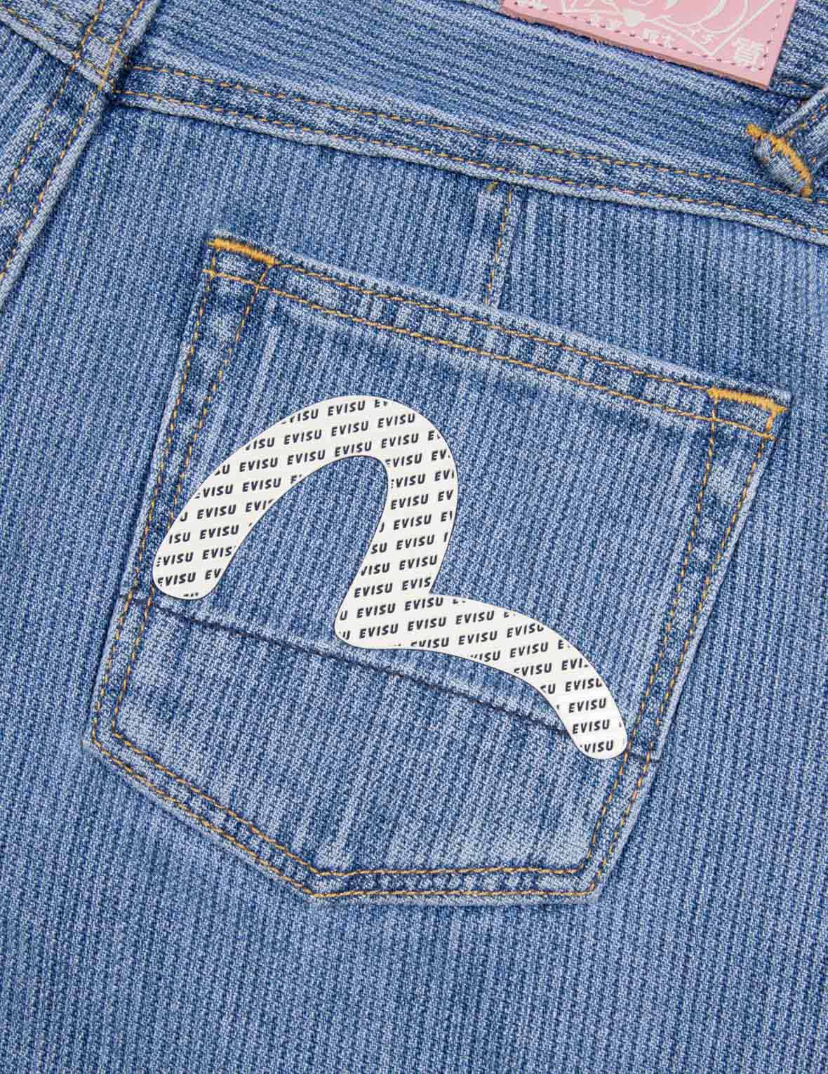 海鸥和商标印花时尚版型牛仔短裤