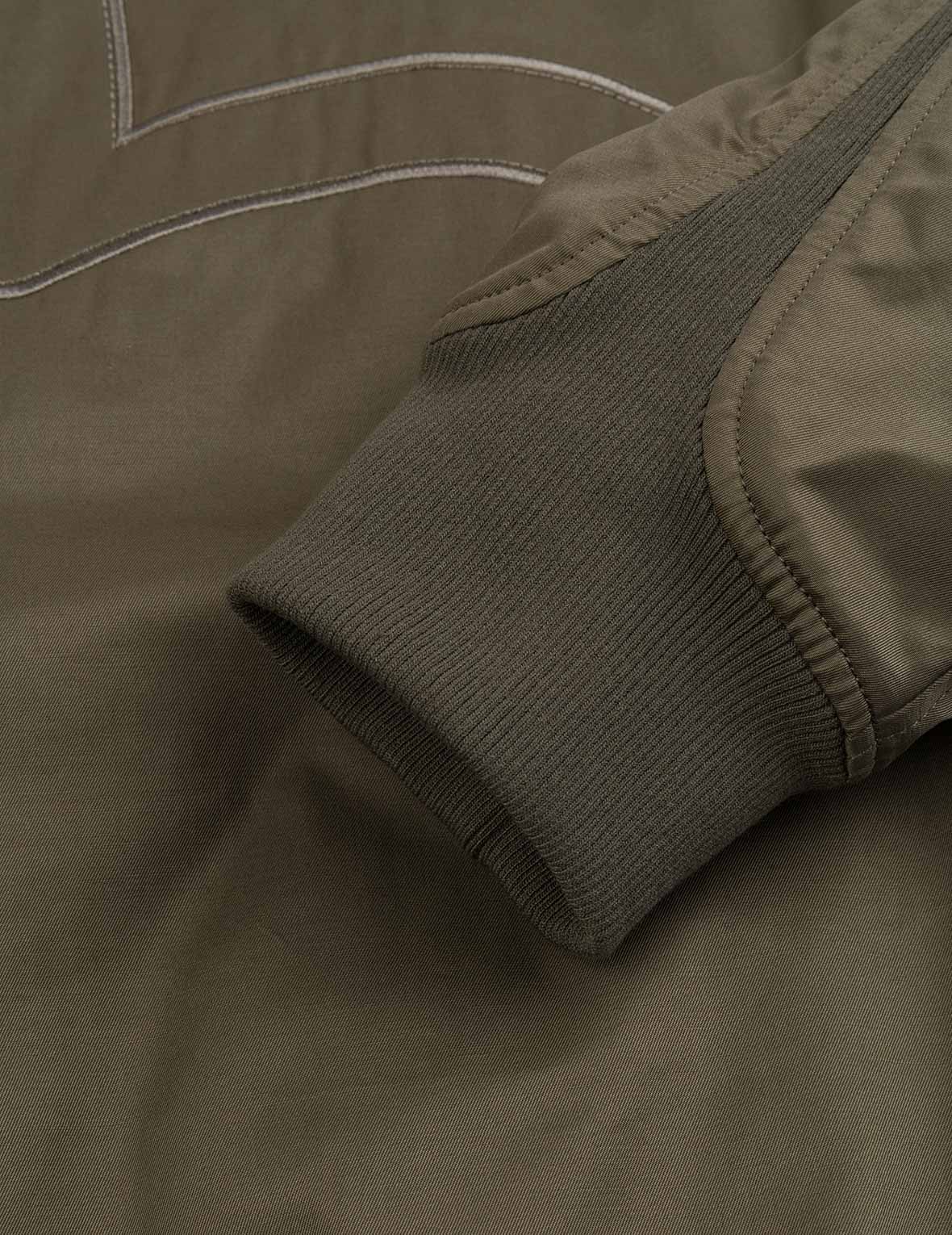 多重商标刺绣徽章常规版型夹棉飞行员外套