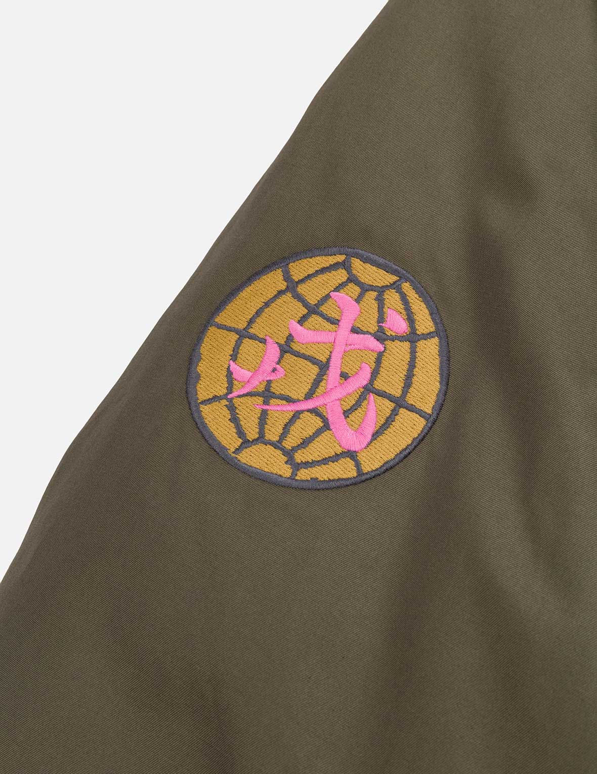 多重商标刺绣徽章常规版型夹棉飞行员外套