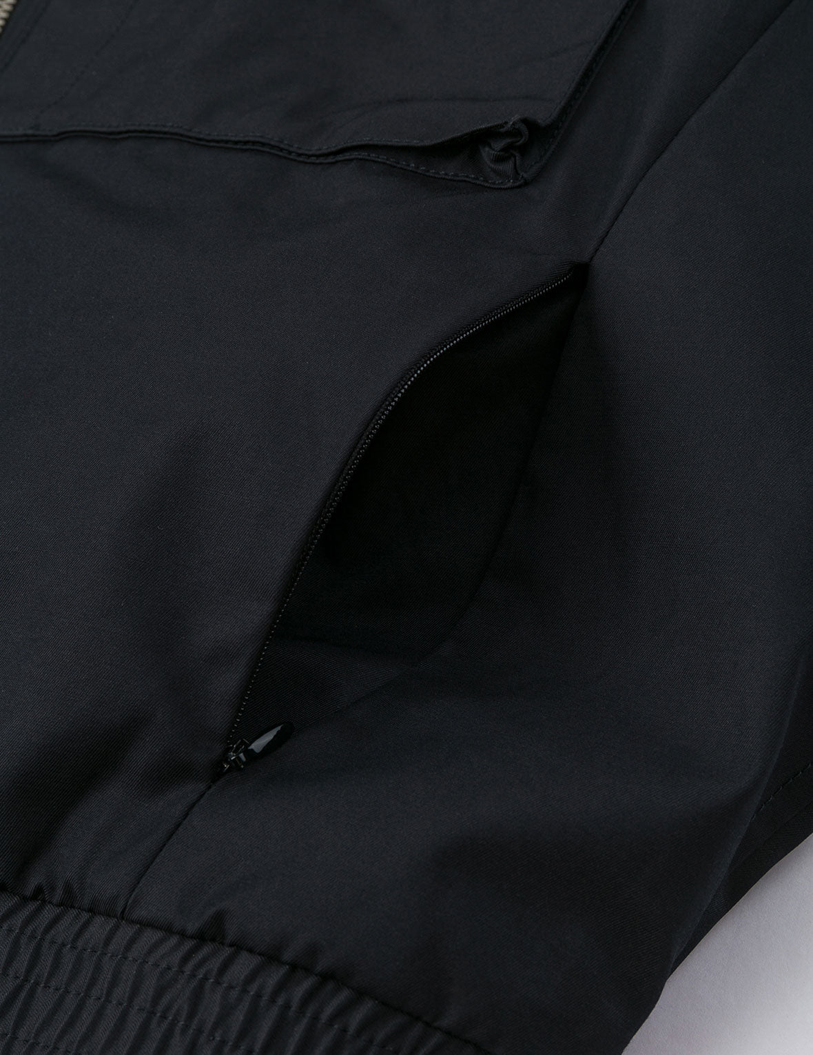 多重商标刺绣徽章常规版型夹棉飞行员外套