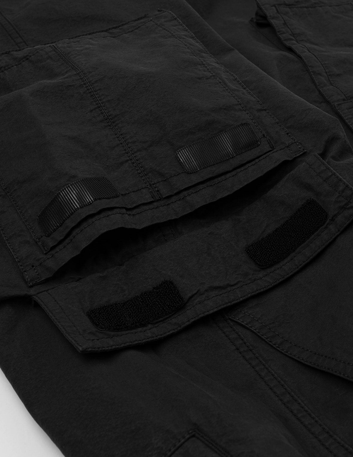 Logo Embroidery and multi-pocketsRelax Fit Cargo Pants