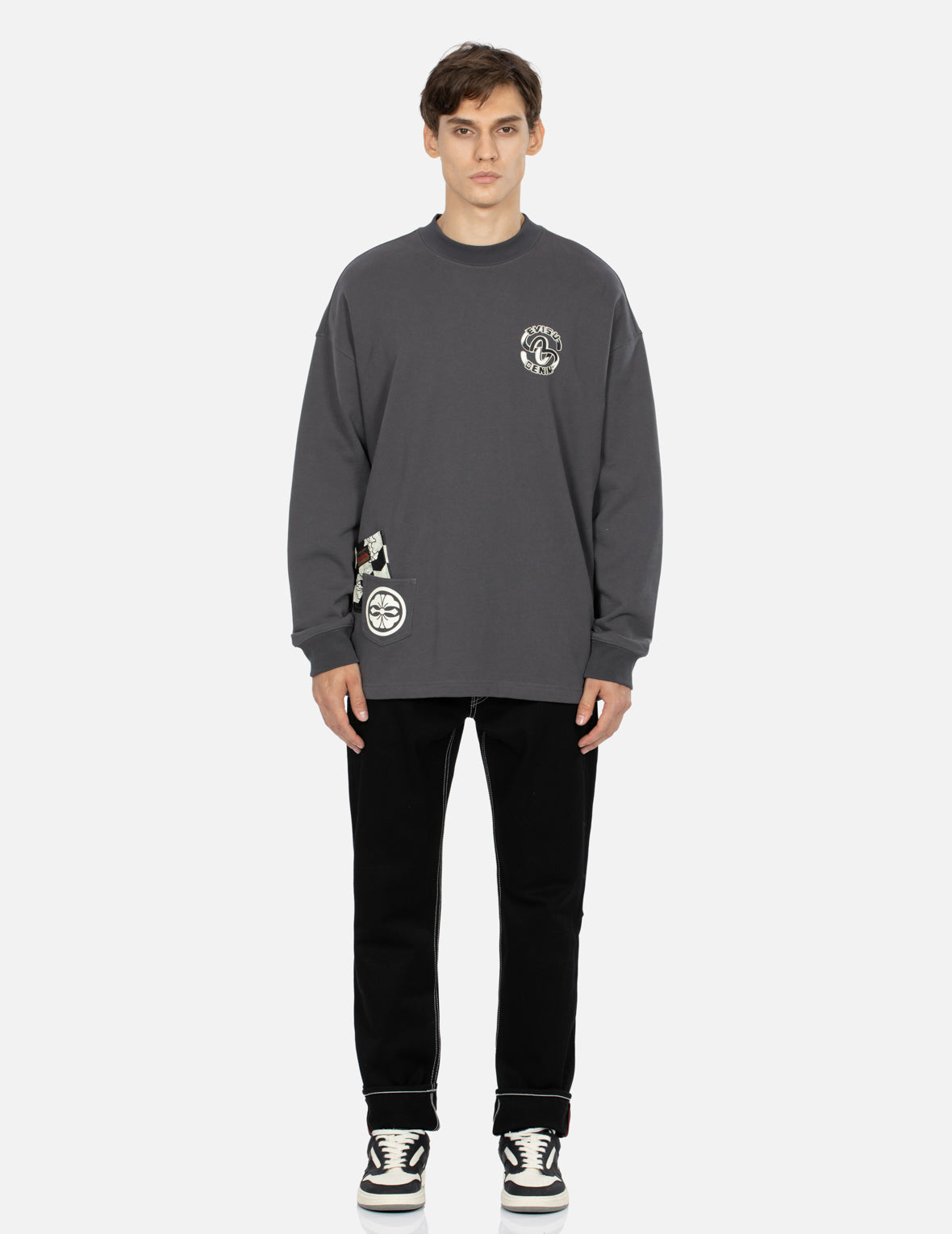 多口袋宽版卫衣