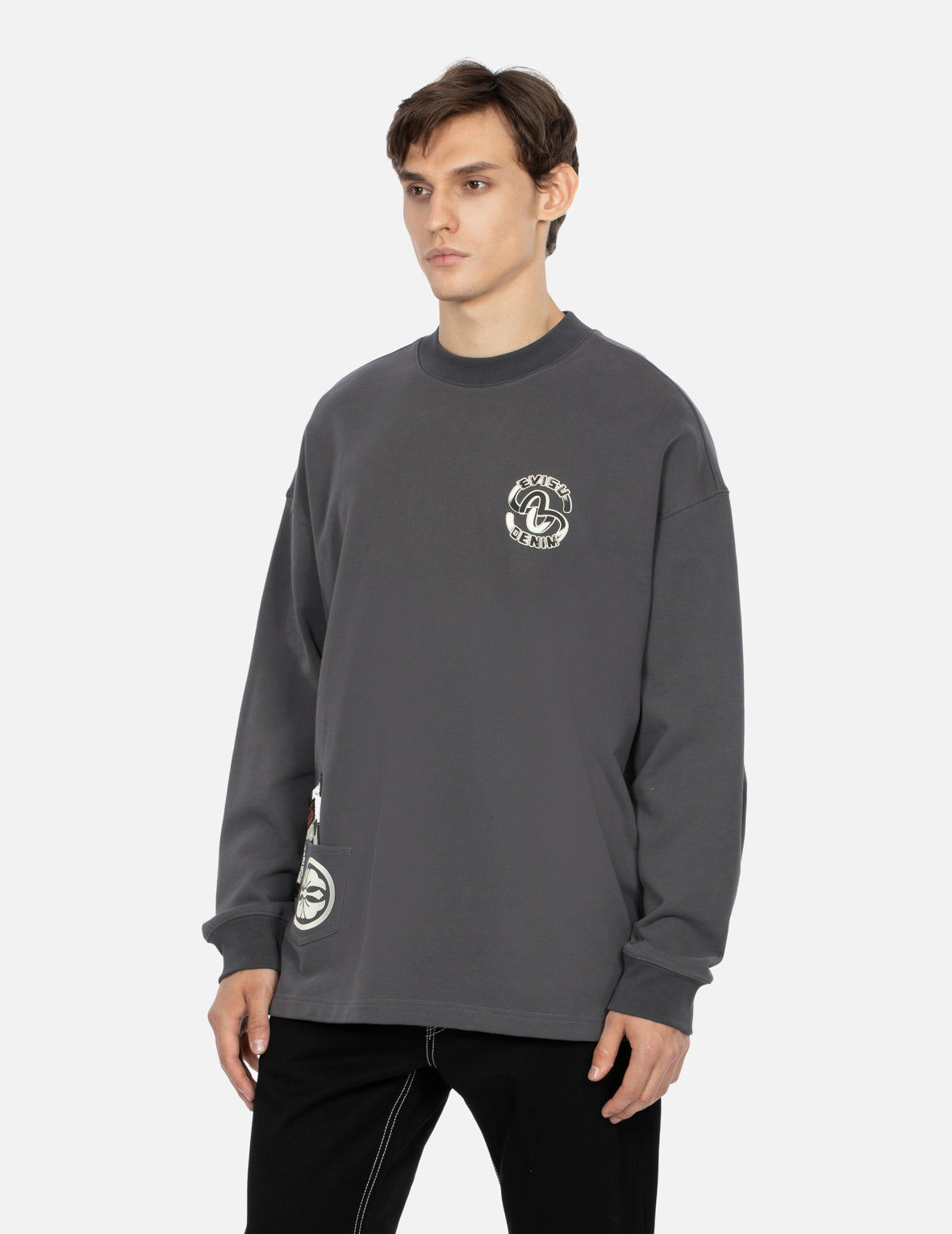 多口袋宽版卫衣