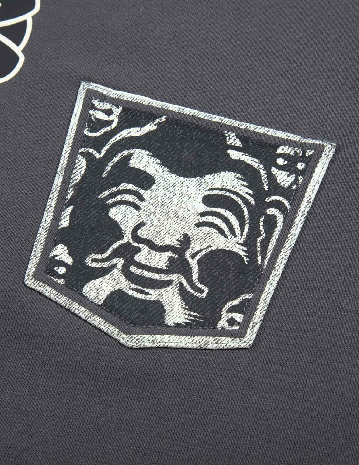 多口袋宽版卫衣