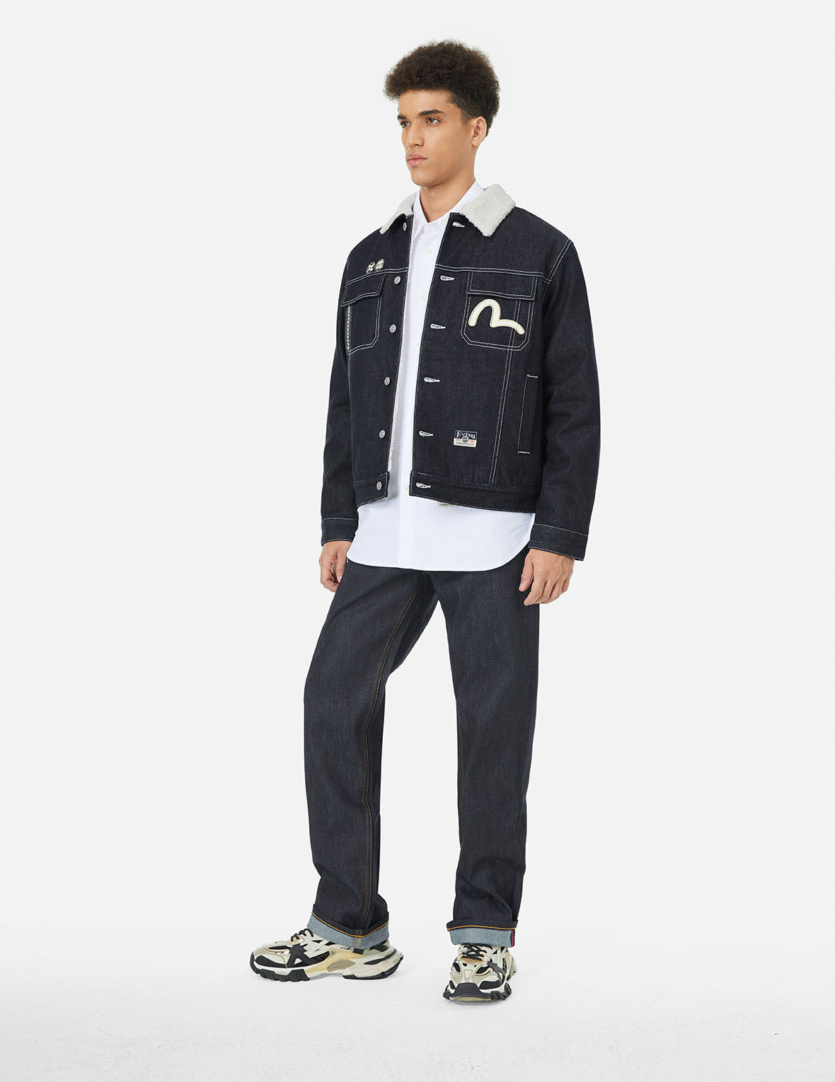 Contracting Embroidery and Inserted Daicock Relax Fit Denim