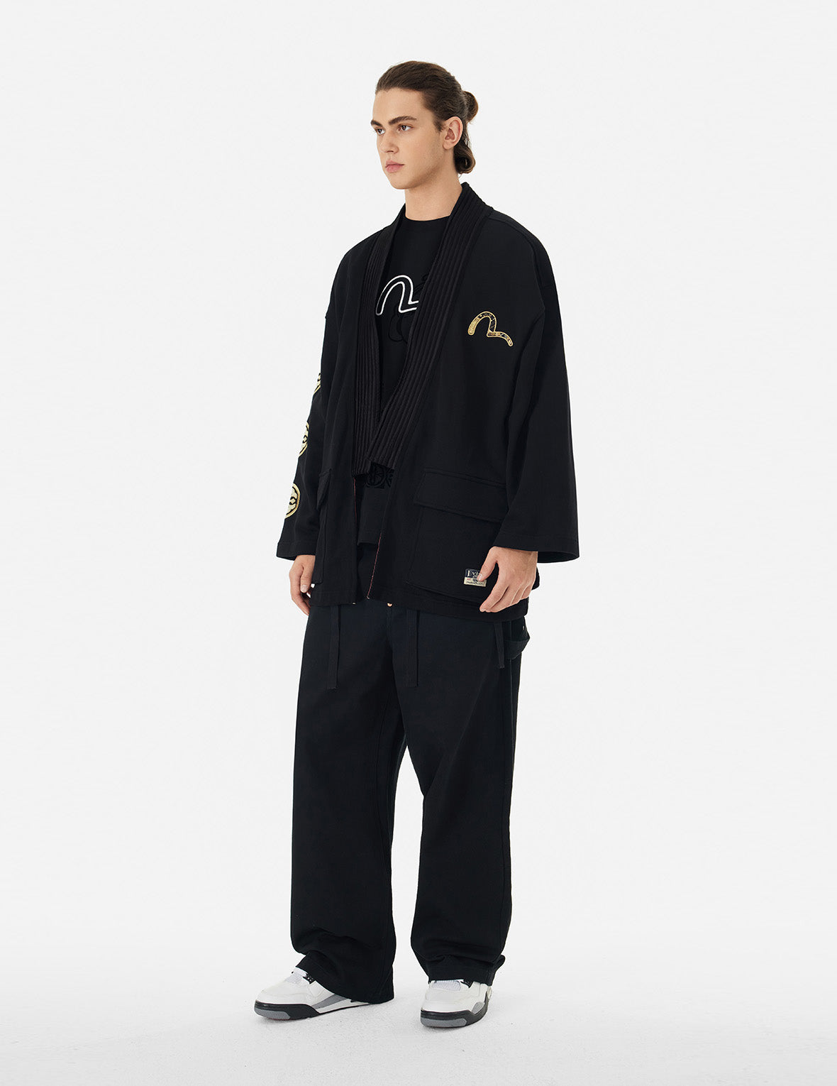 多重刺绣和印花宽版和服外套