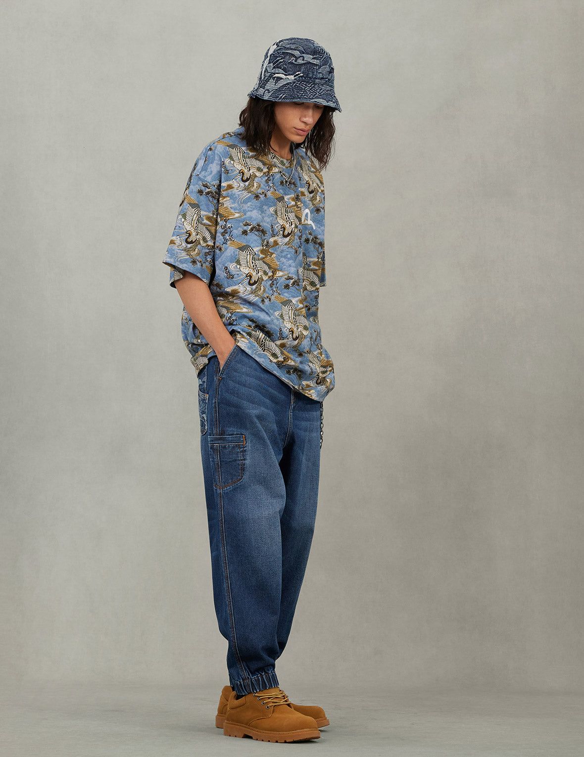 Multi-pocket and Seagull Crane Print Loose Fit Washed Denim Joggers