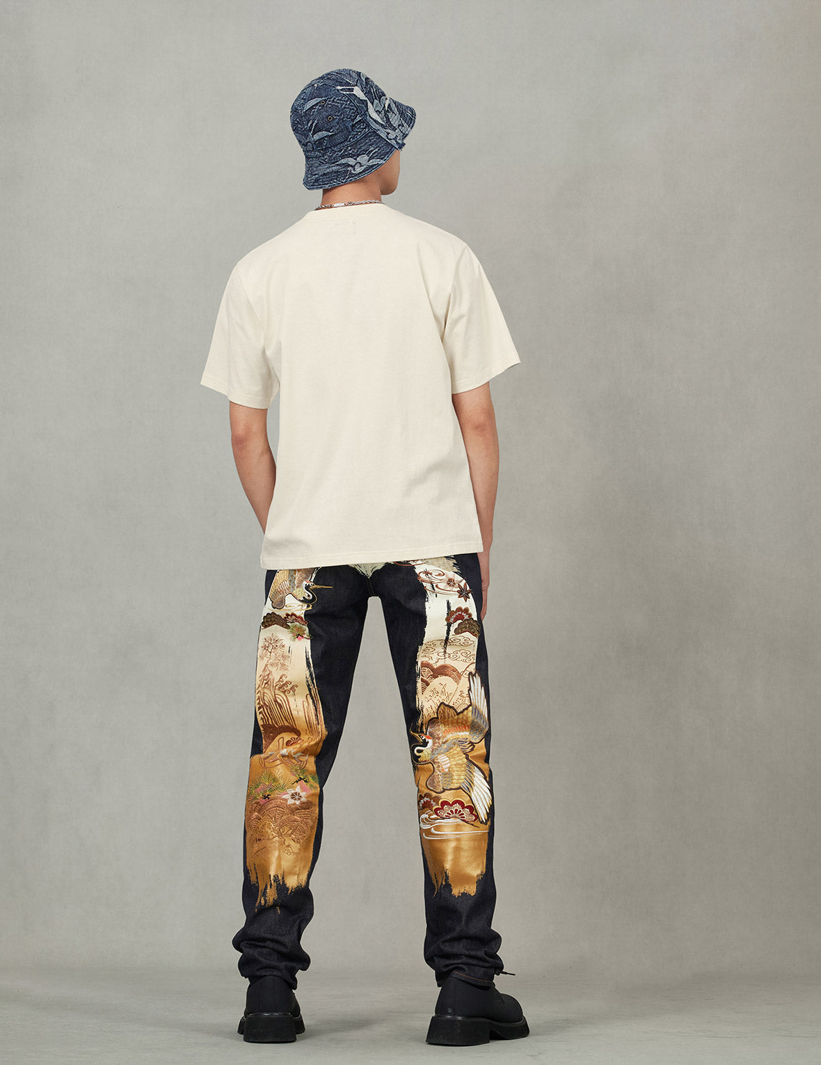 Brocade Seagull Appliqué Regular Fit Short Sleeves T-shirt