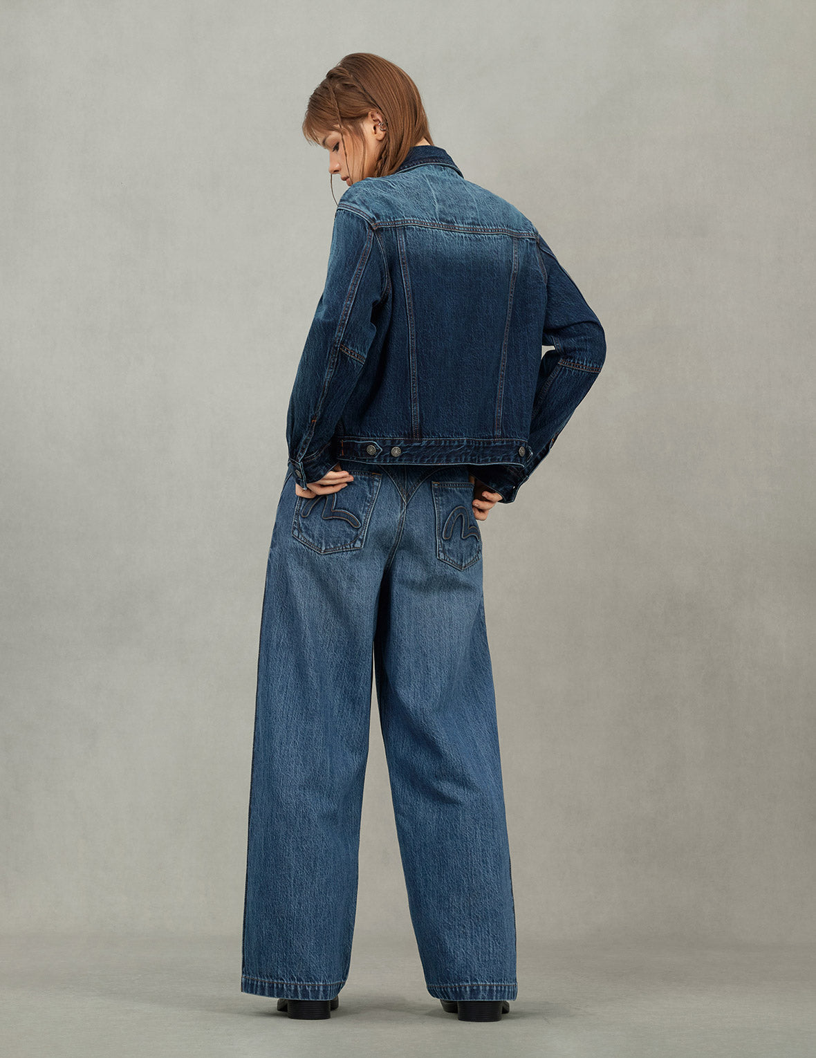 Seagull Embossed Fashion Fit Pleated Jeans