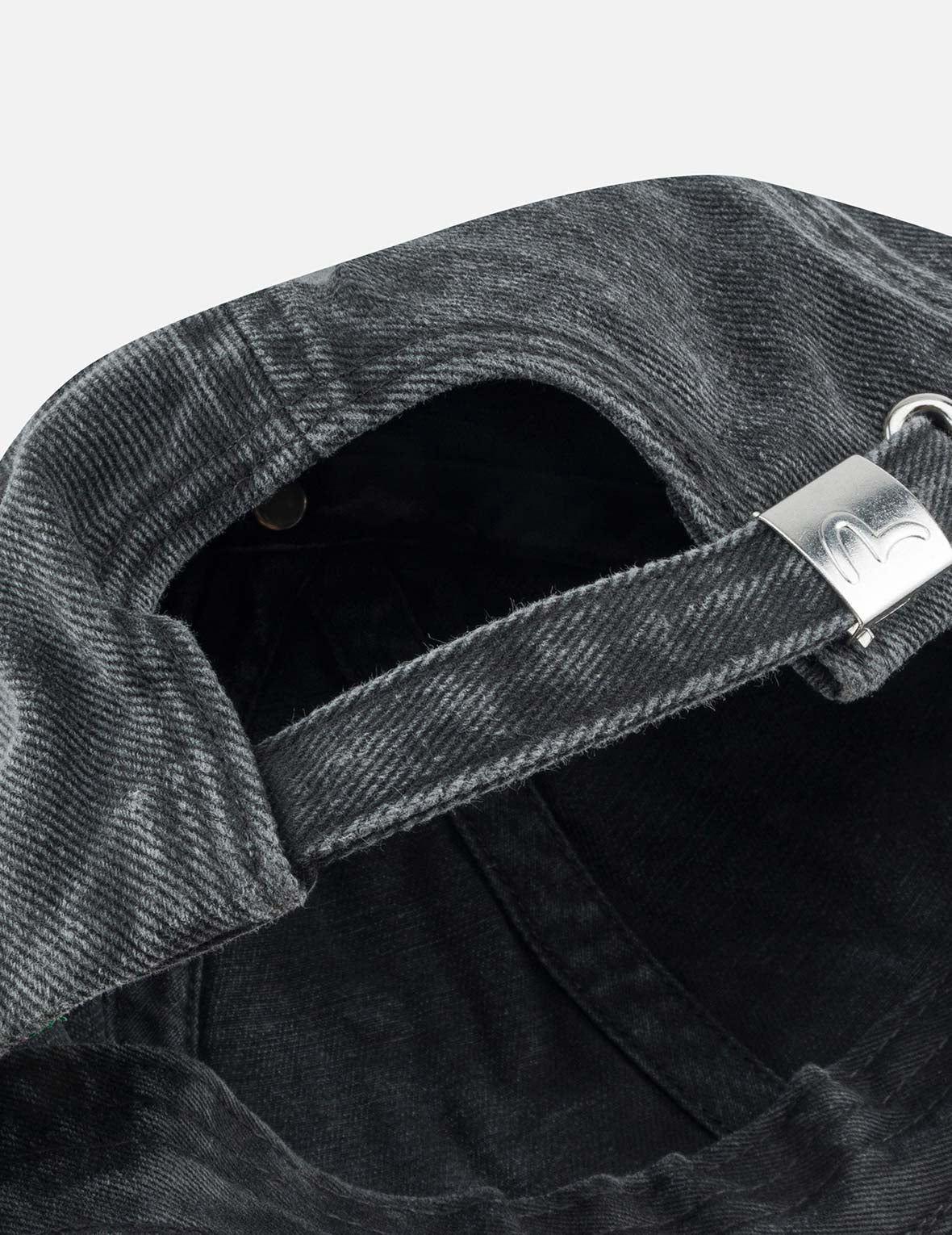 EVISU X ICECREAM 商标棒球帽 – 黑色洗水