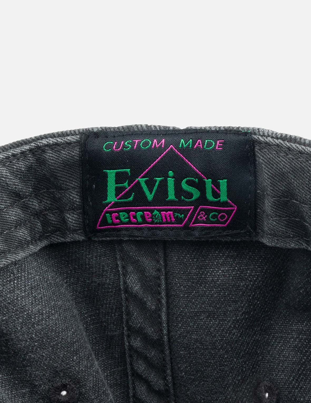 EVISU X ICECREAM 商标棒球帽 – 黑色洗水