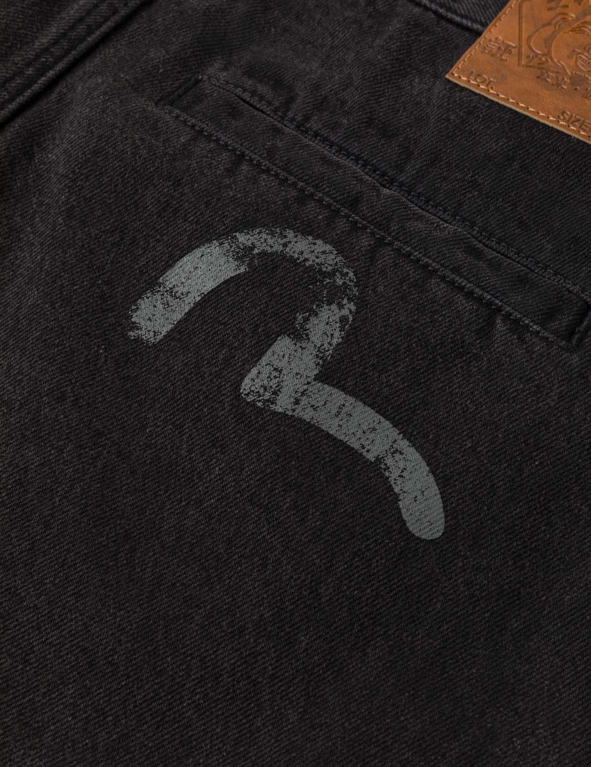 海鸥印花多口袋黑色牛仔短裤