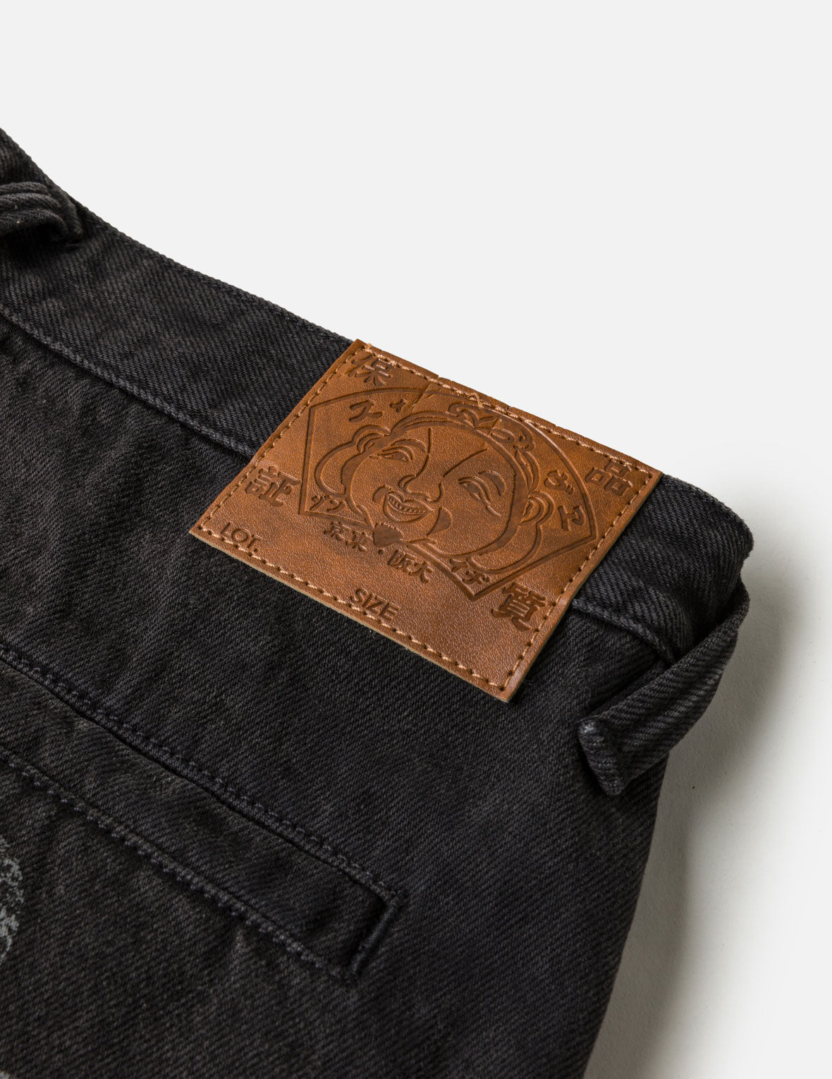 海鸥印花多口袋黑色牛仔短裤