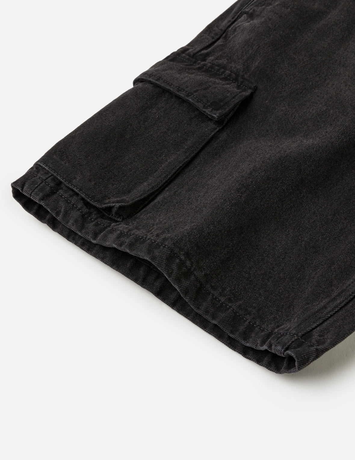 海鸥印花多口袋黑色牛仔短裤