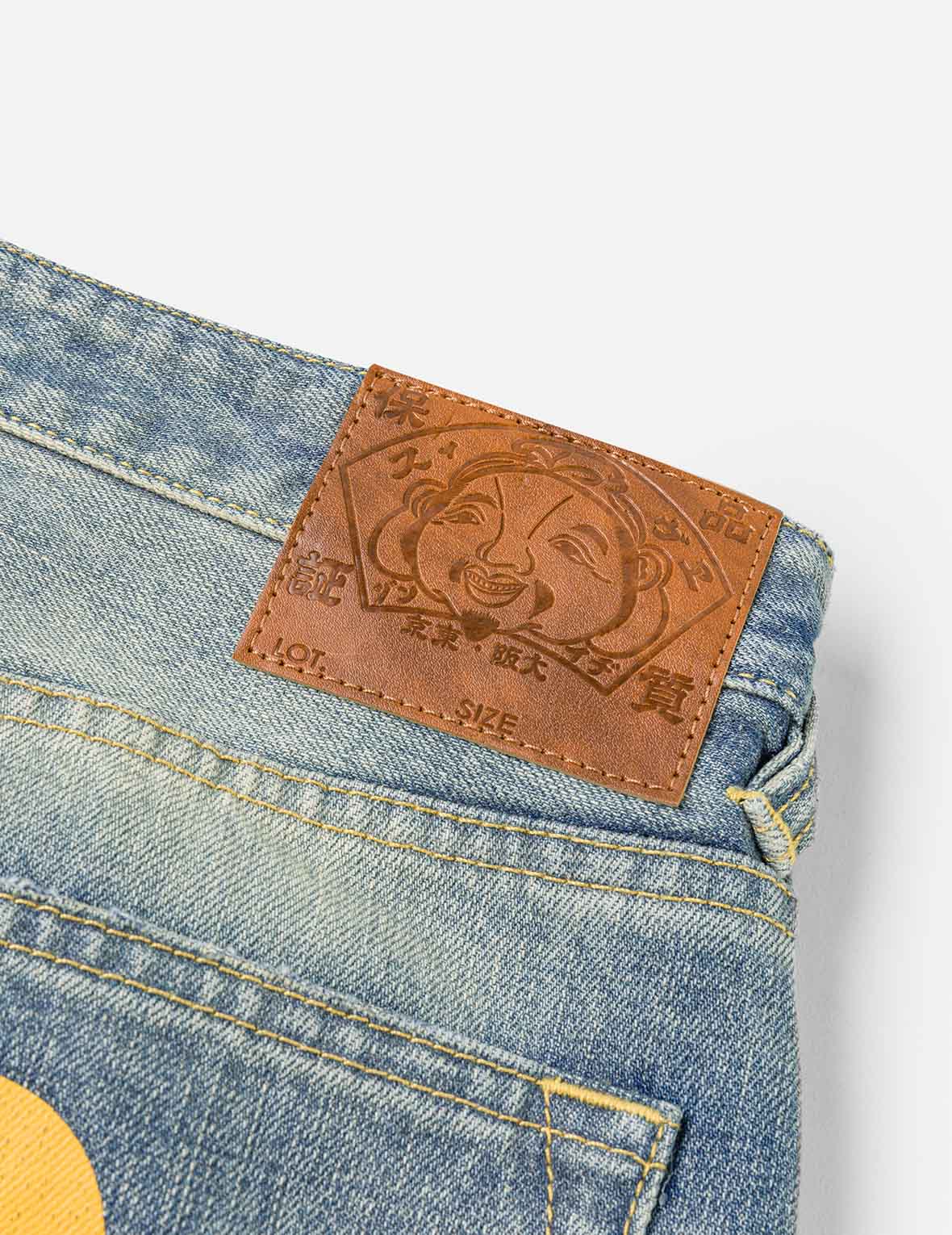 5-Pocket Distressed Jeans
